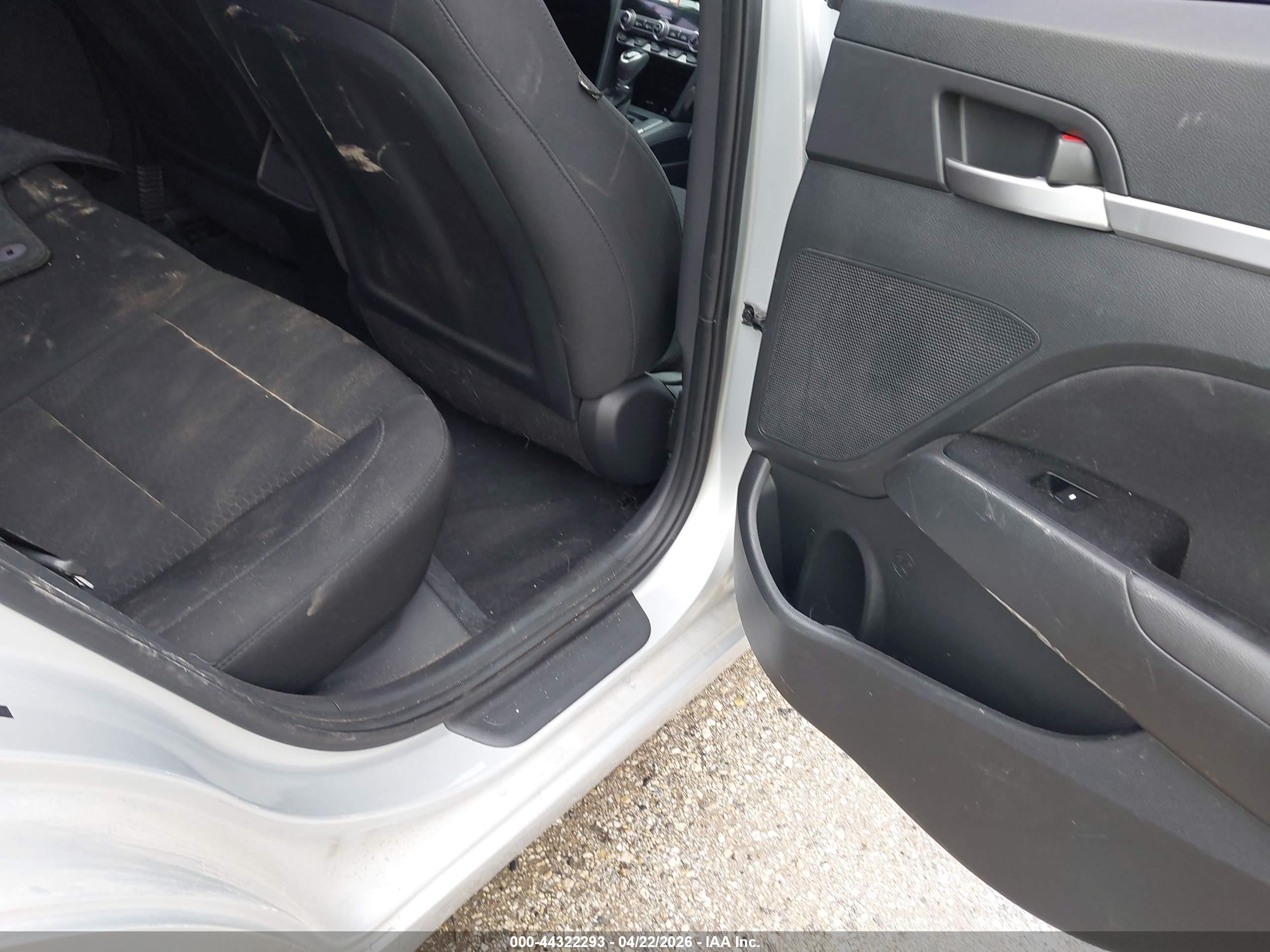 HYUNDAI ELANTRA image 8