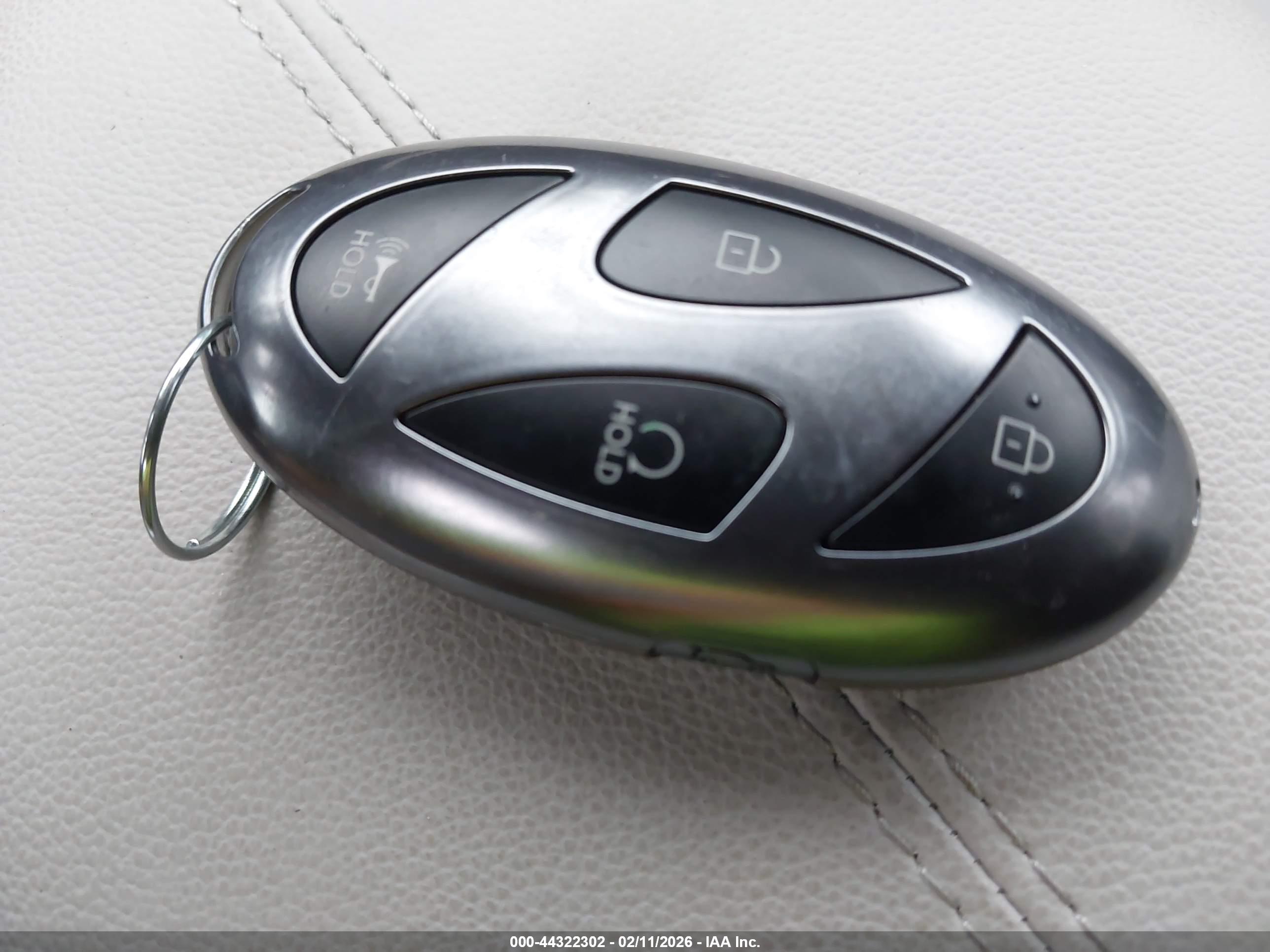 HYUNDAI TUCSON image 11