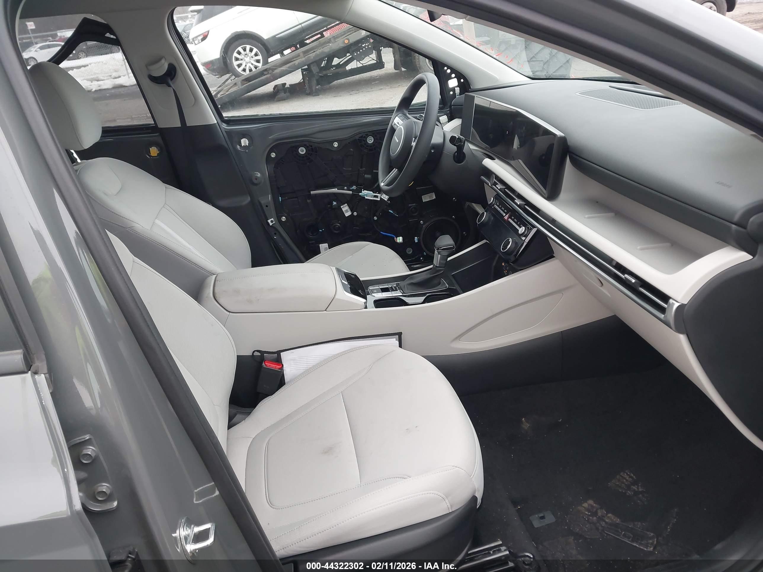 HYUNDAI TUCSON image 5