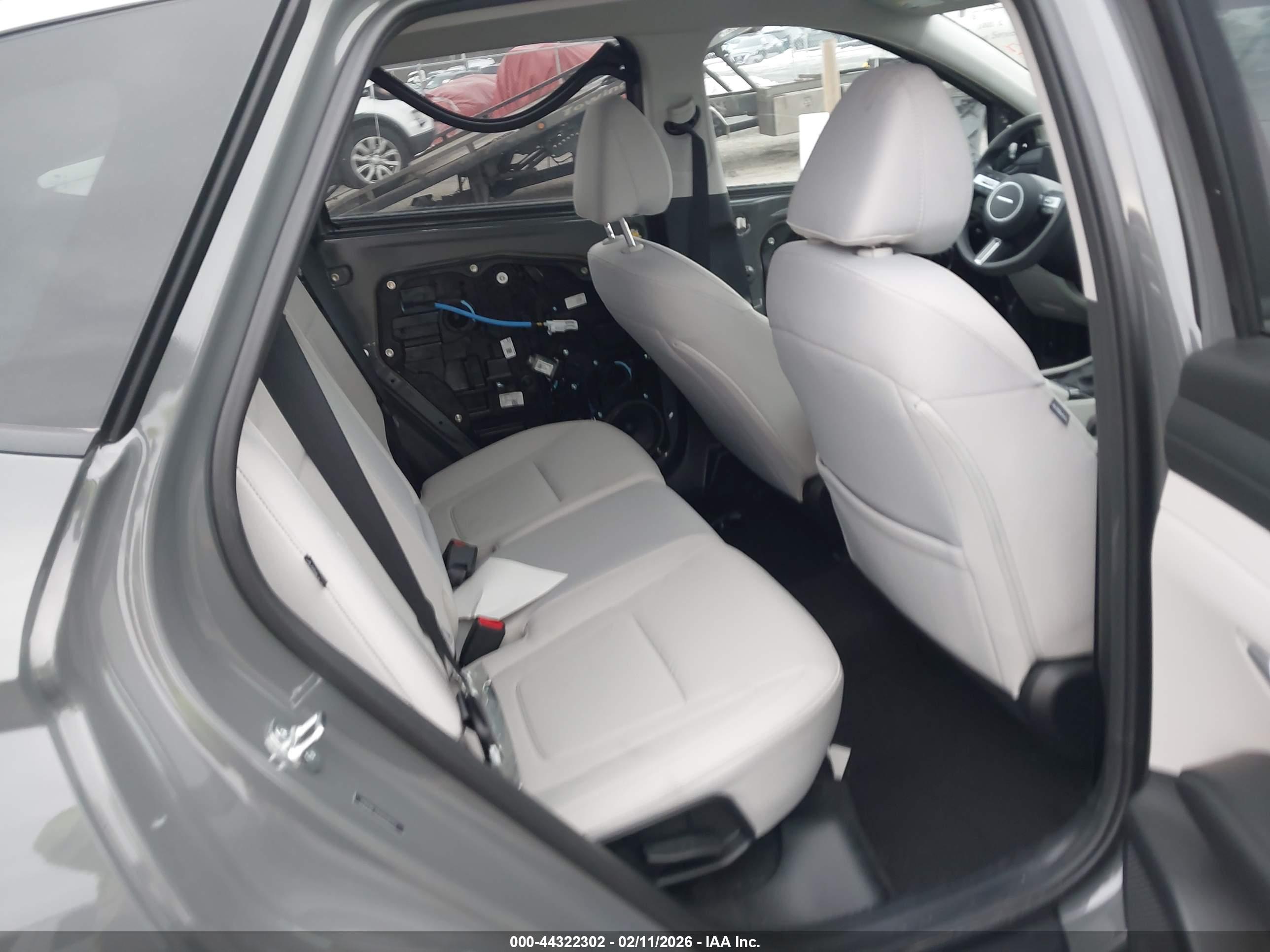HYUNDAI TUCSON image 8