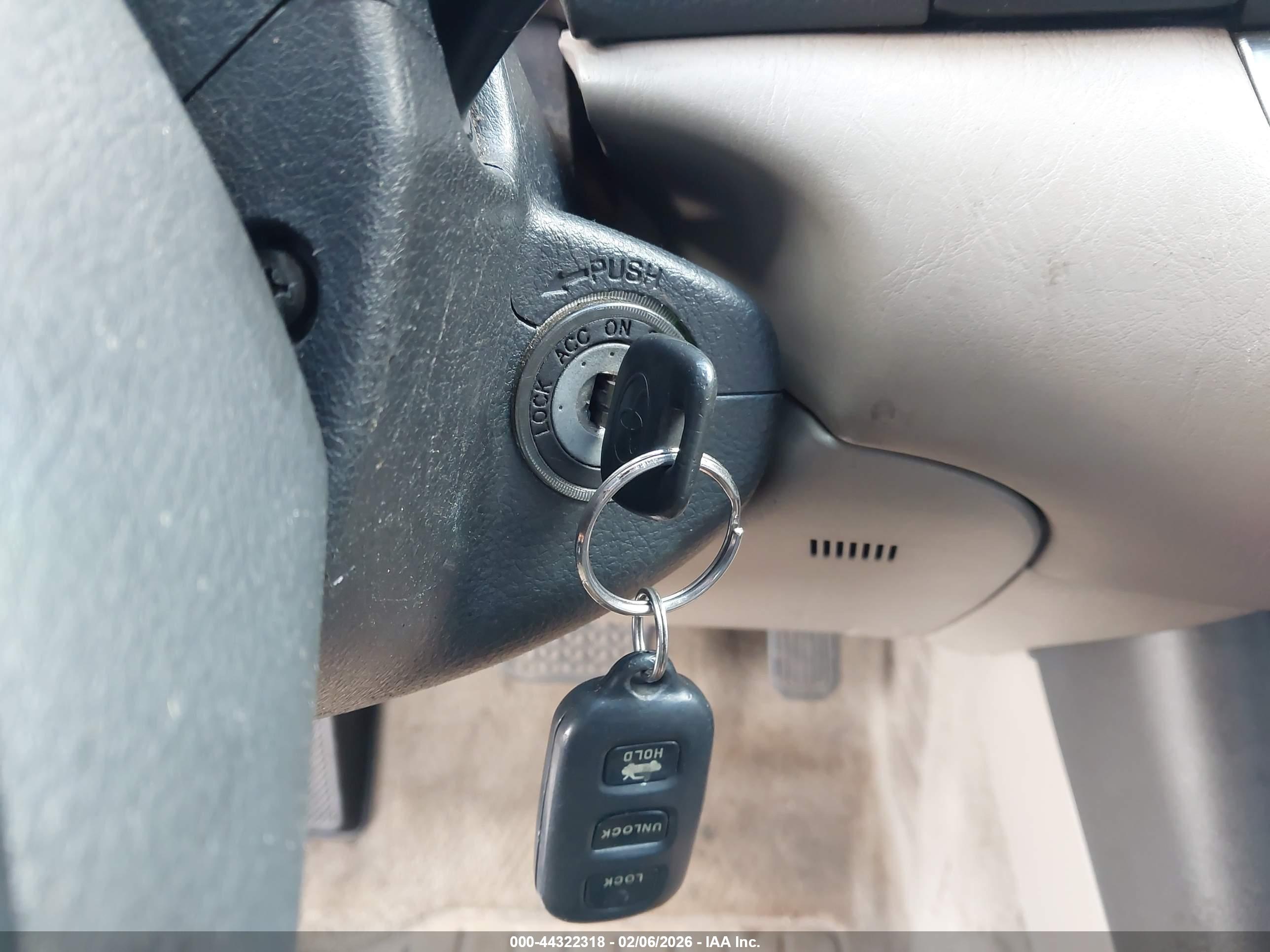 TOYOTA CAMRY image 11