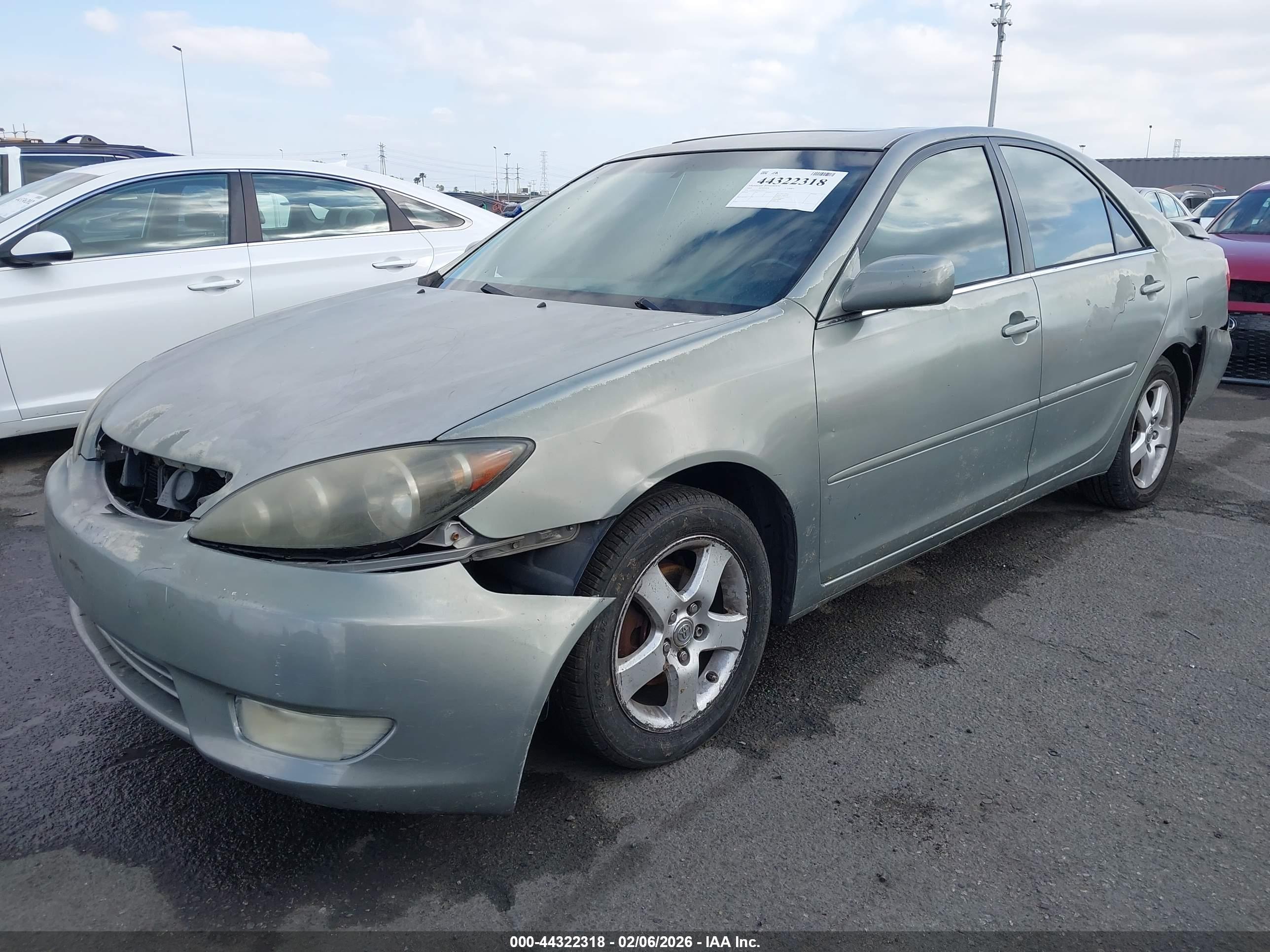 TOYOTA CAMRY image 2