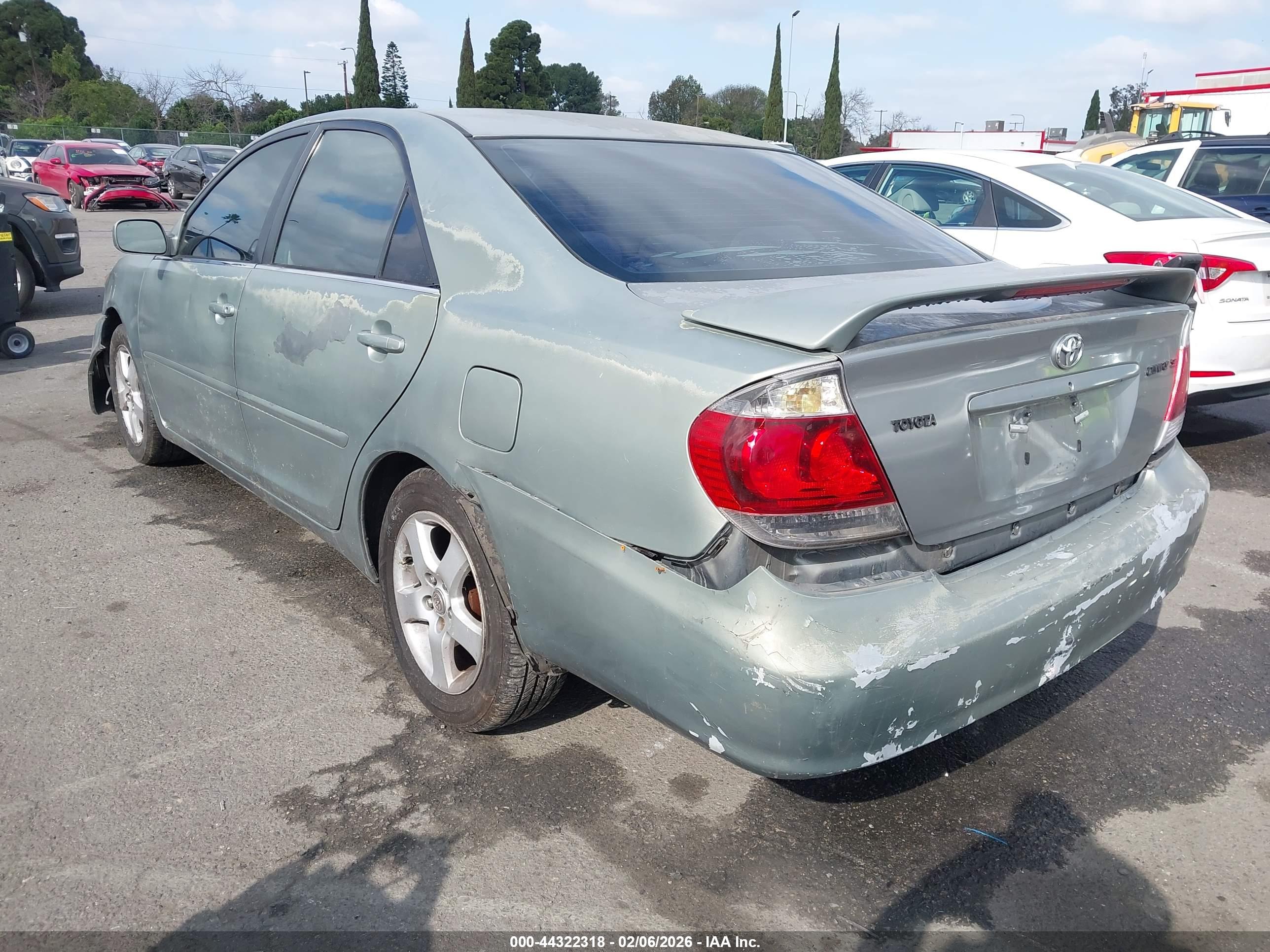 TOYOTA CAMRY image 3