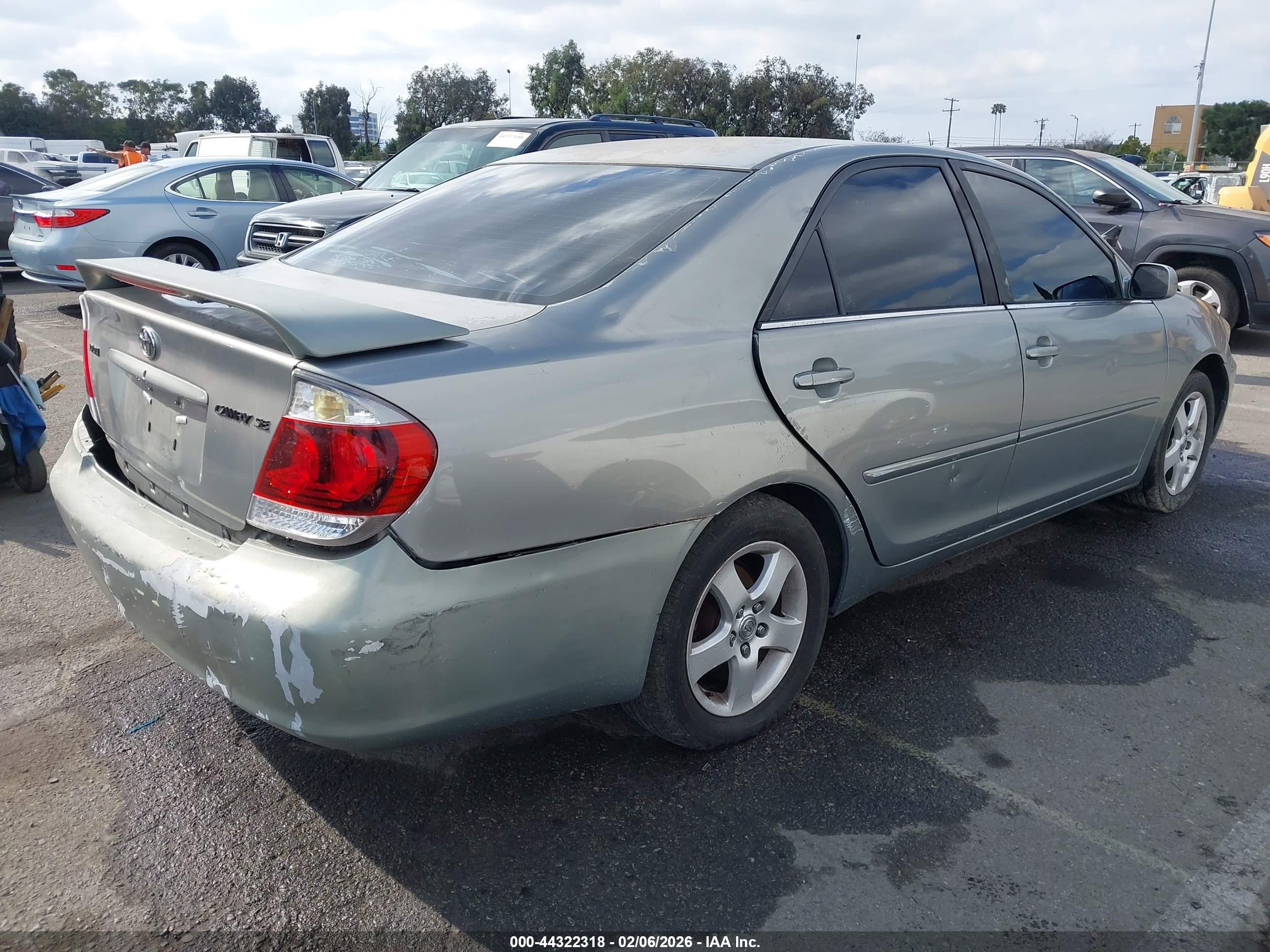 TOYOTA CAMRY image 4