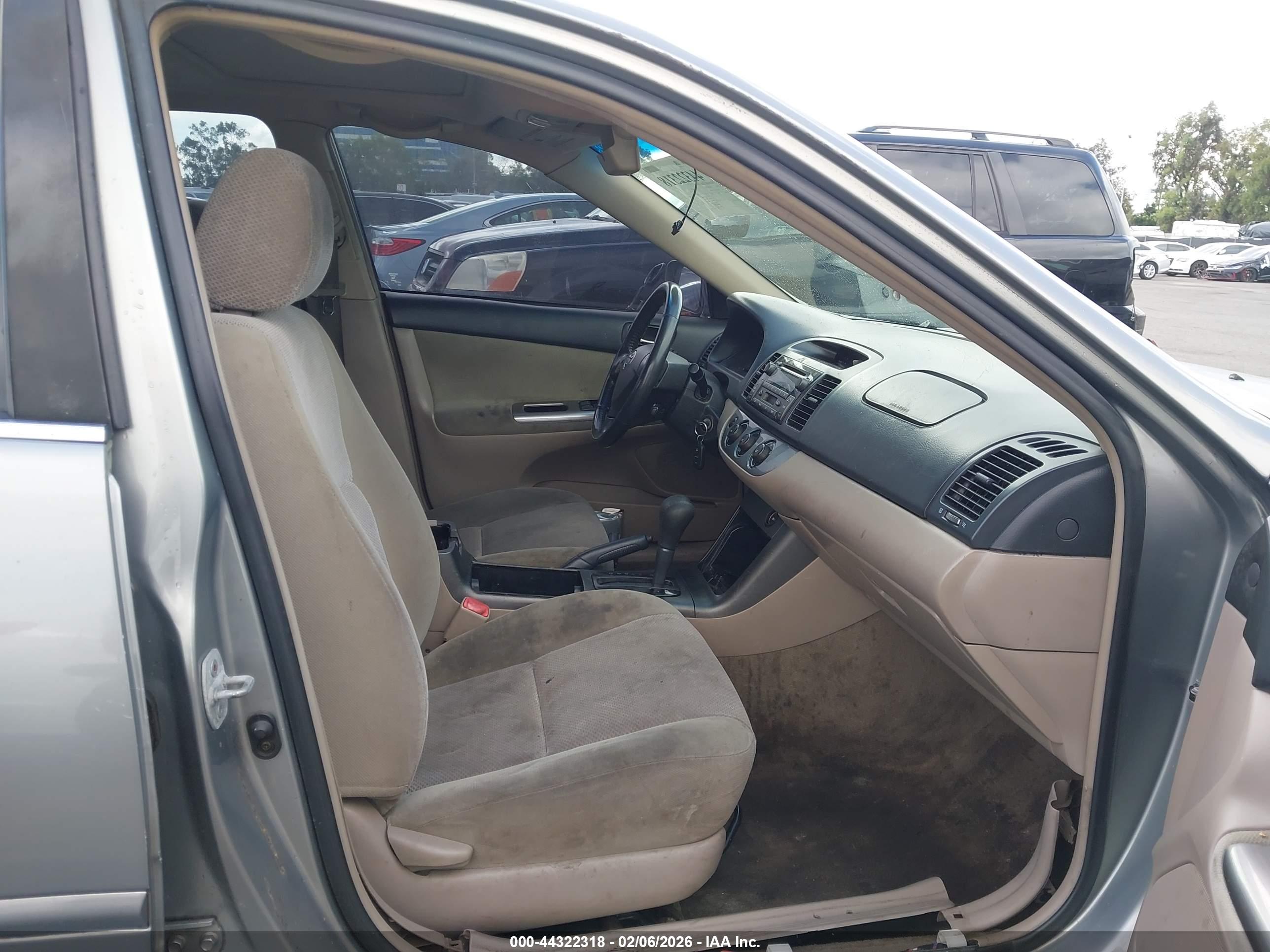 TOYOTA CAMRY image 5