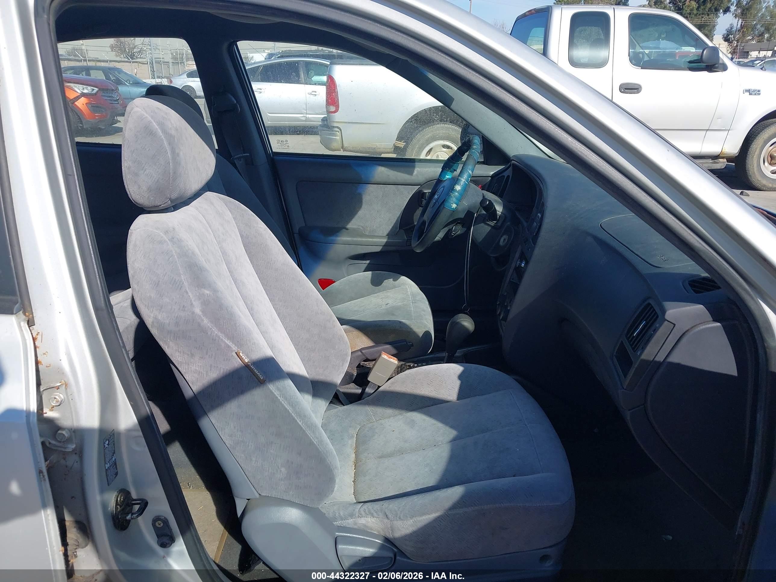 HYUNDAI ELANTRA image 5