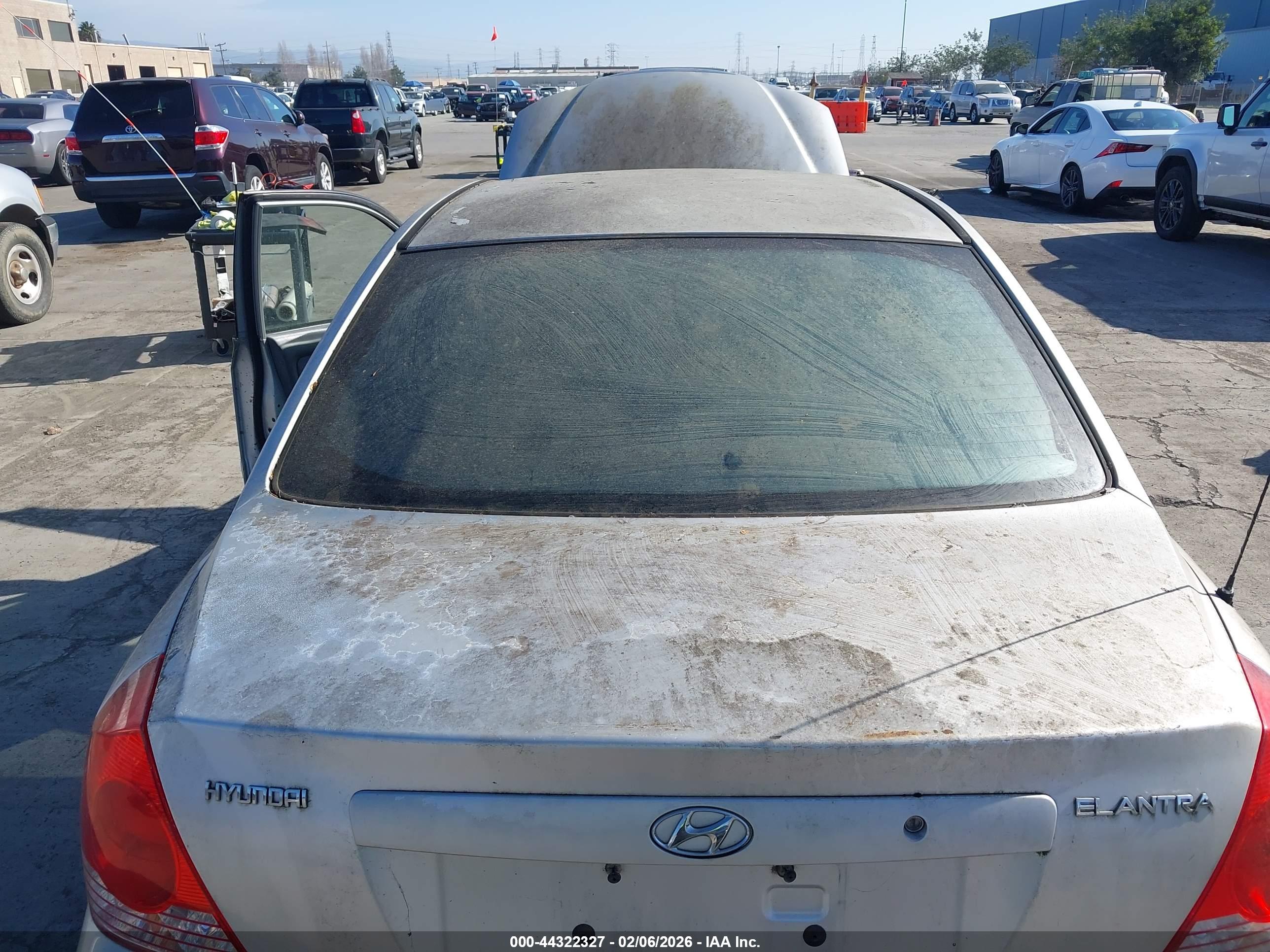 HYUNDAI ELANTRA image 6