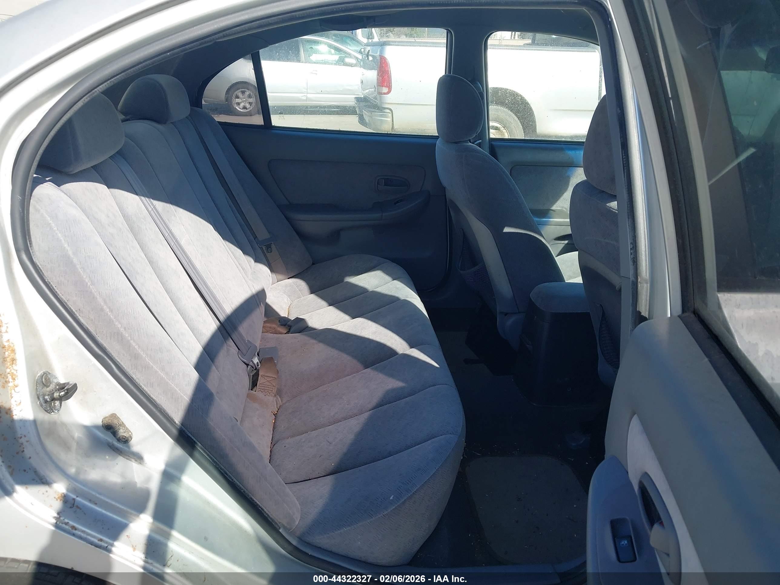 HYUNDAI ELANTRA image 8