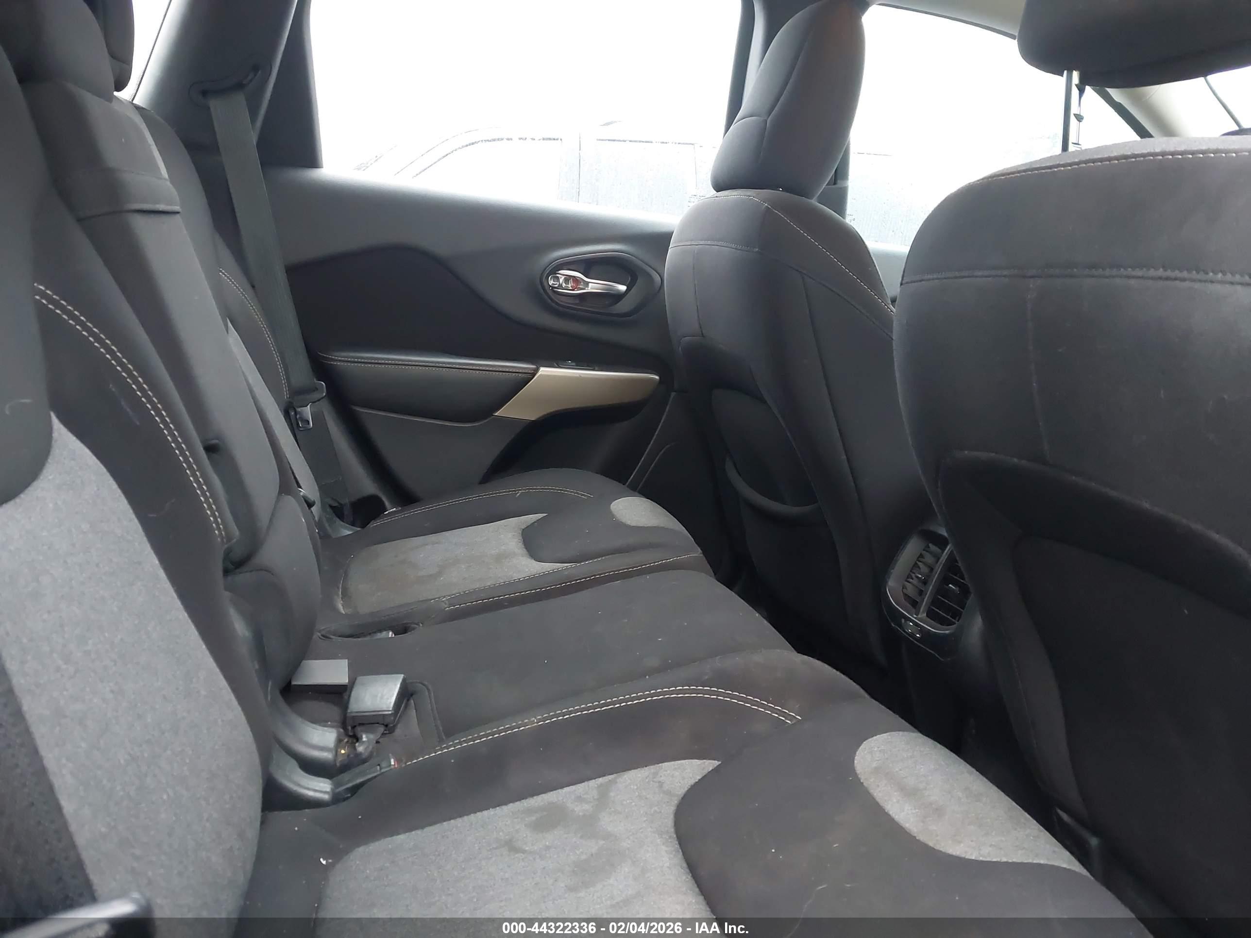 JEEP CHEROKEE image 8
