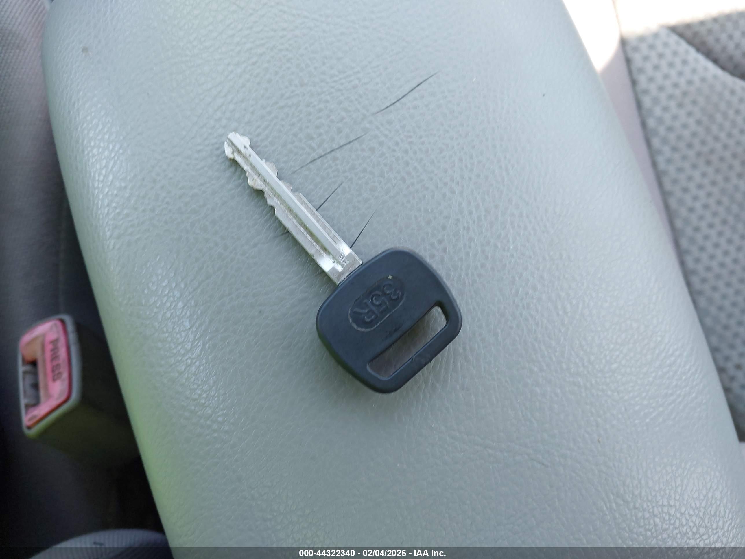 TOYOTA RAV4 image 11