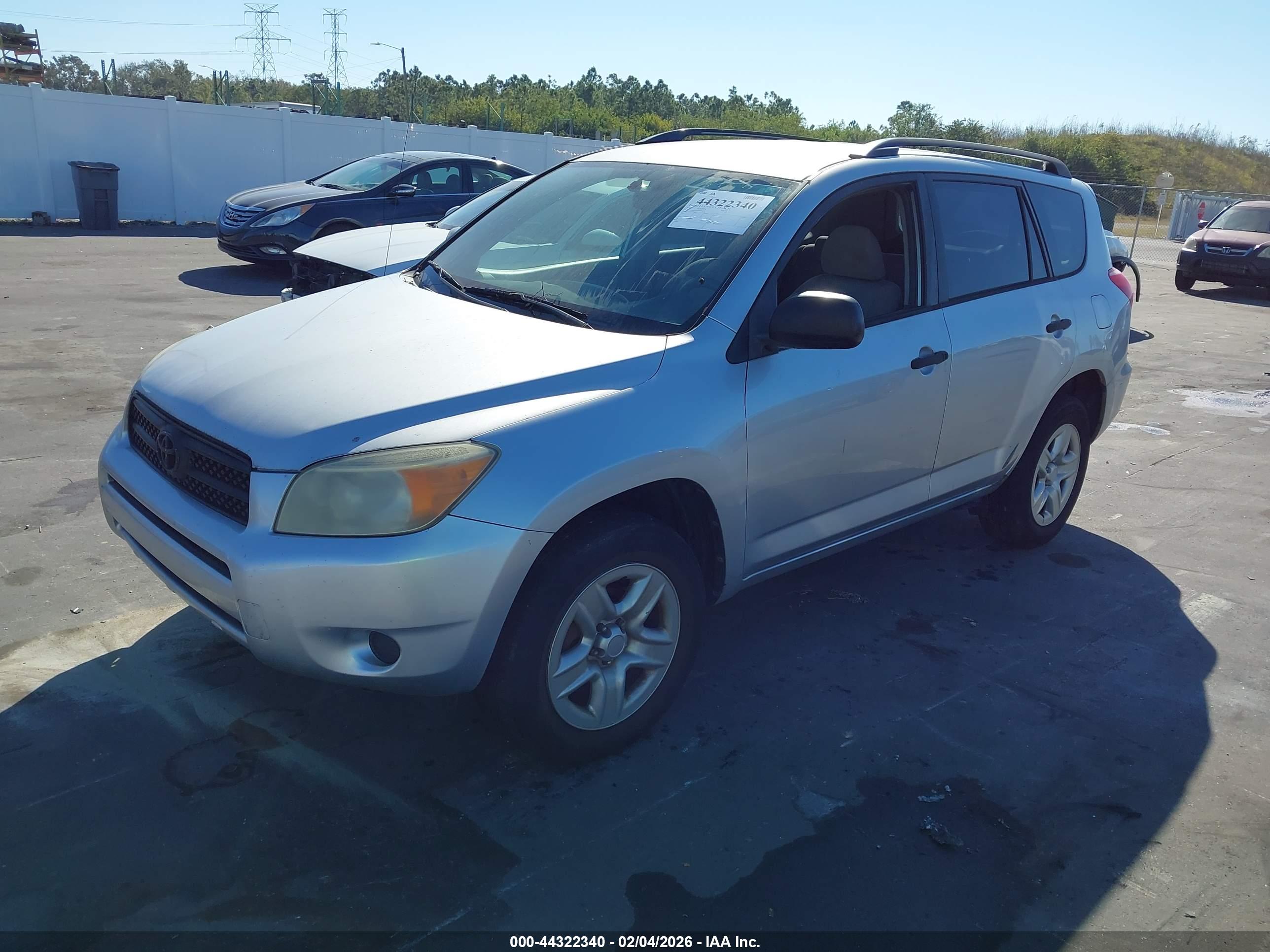 TOYOTA RAV4 image 2