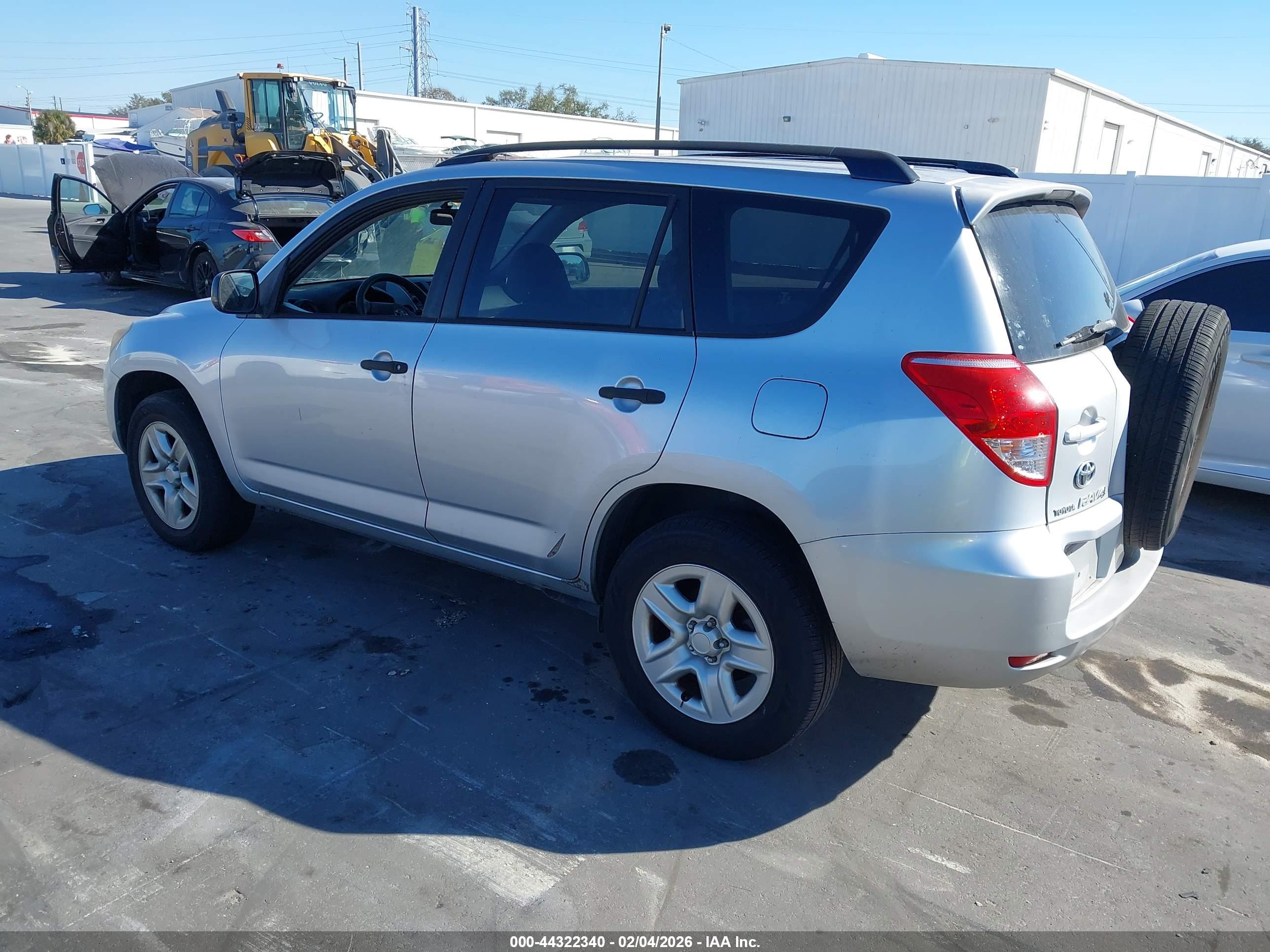 TOYOTA RAV4 image 3