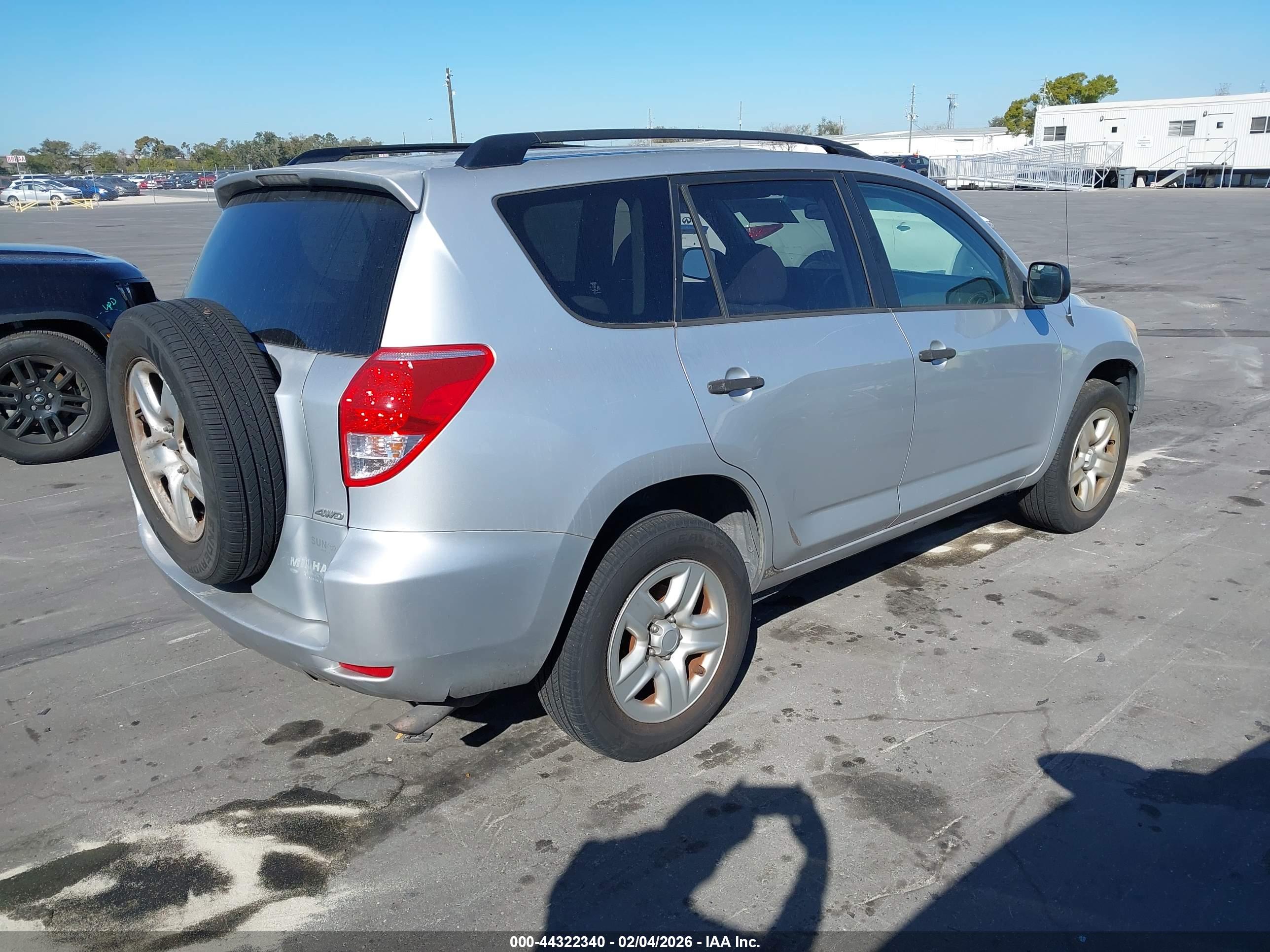 TOYOTA RAV4 image 4
