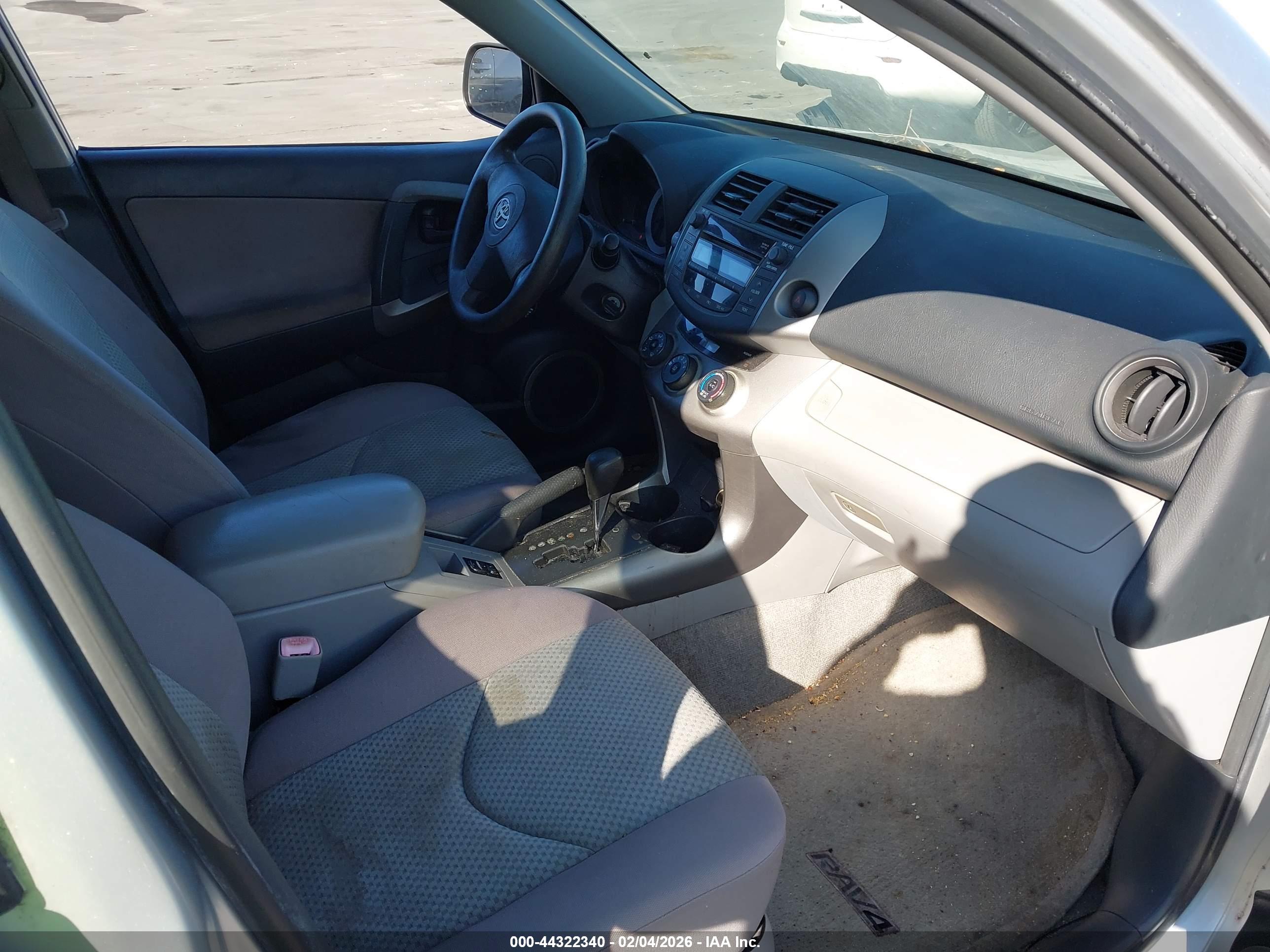TOYOTA RAV4 image 5