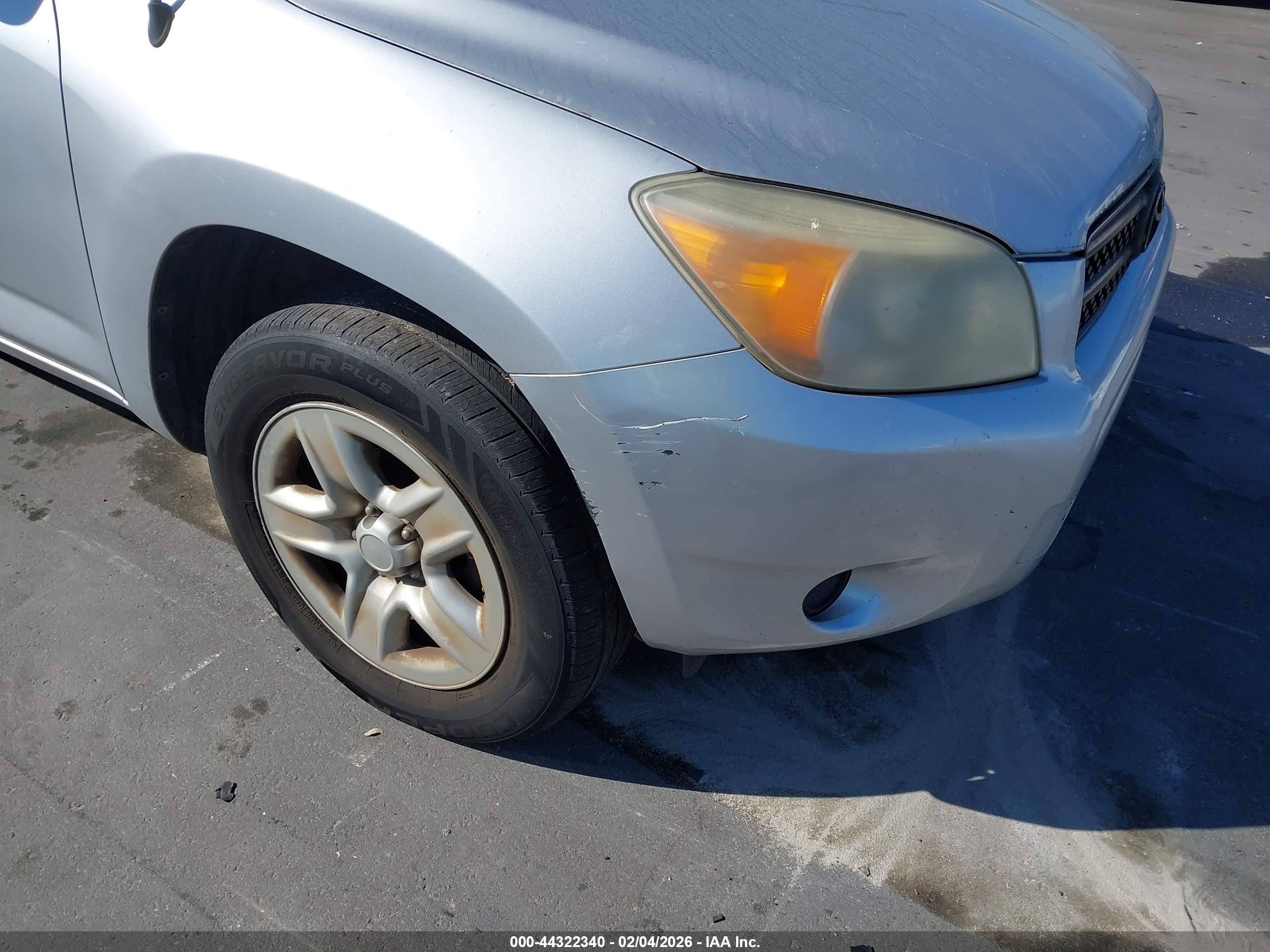 TOYOTA RAV4 image 6