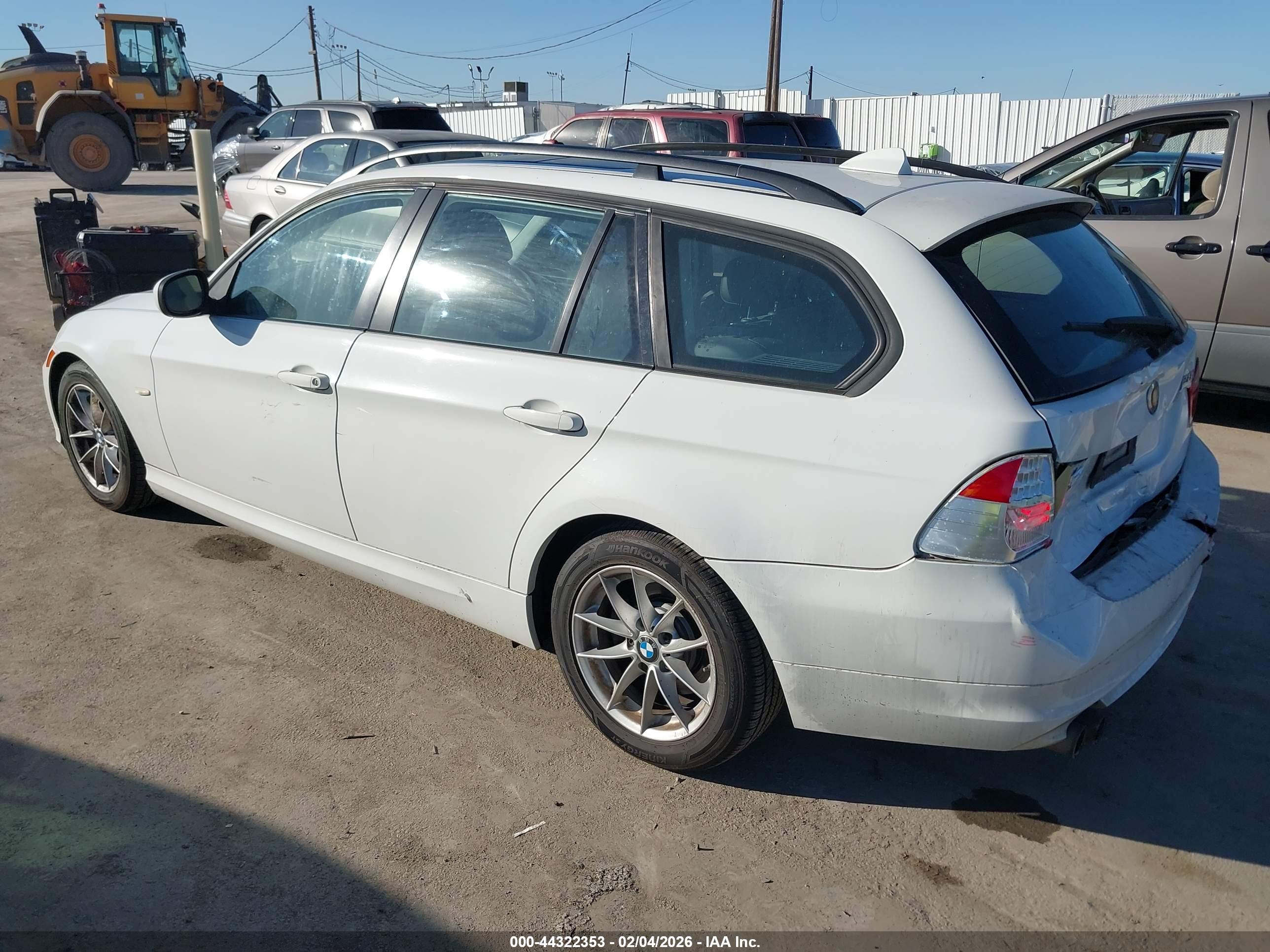 BMW 328I image 3