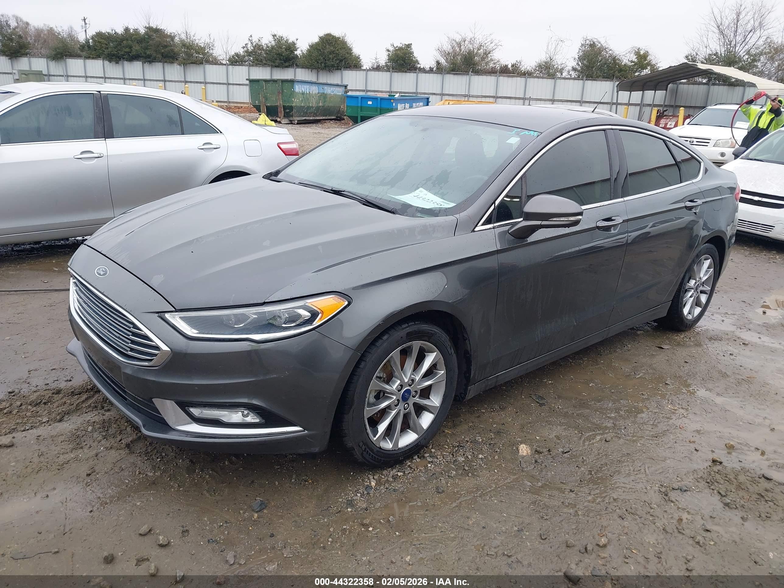 FORD FUSION image 2