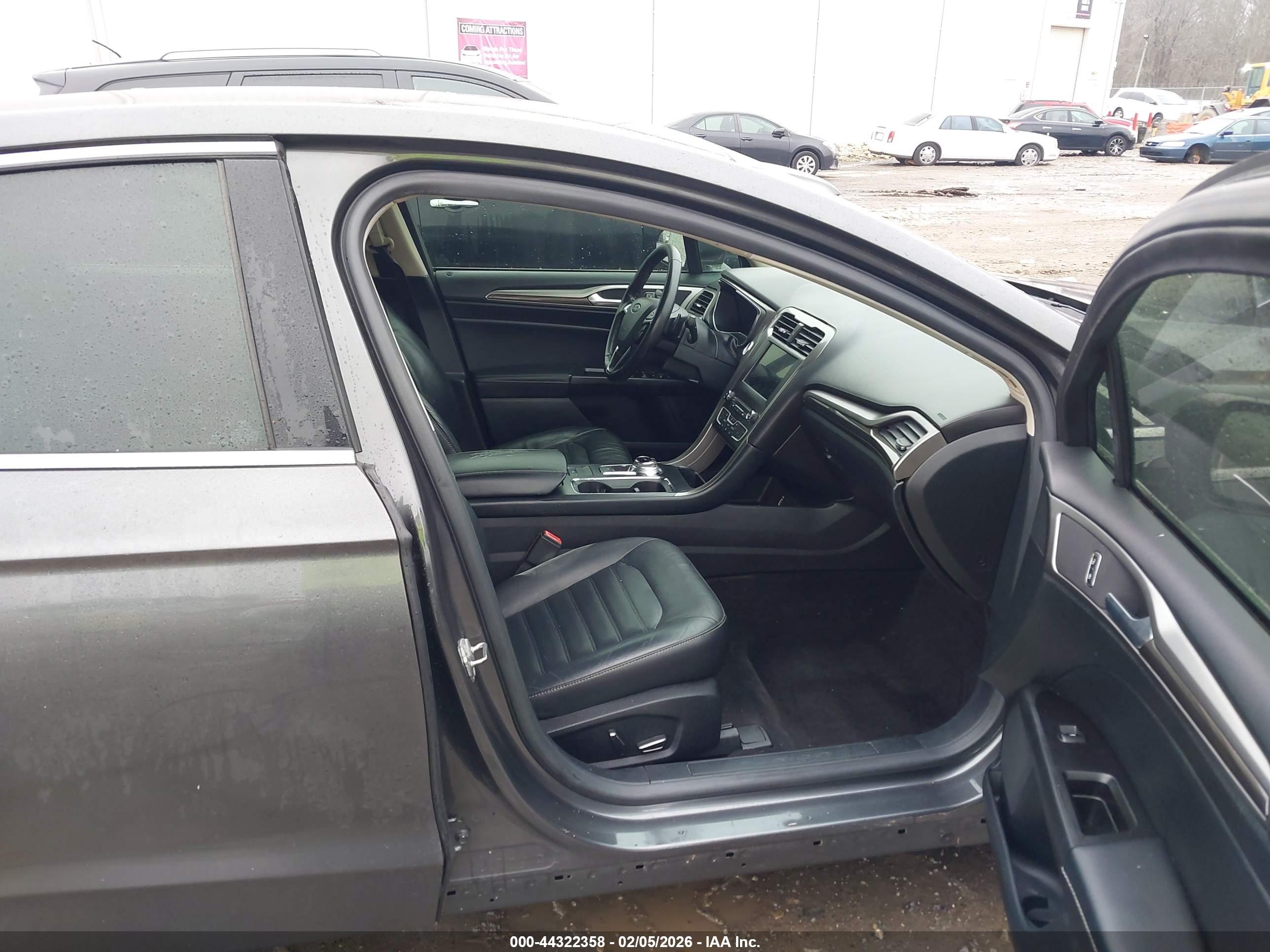 FORD FUSION image 5