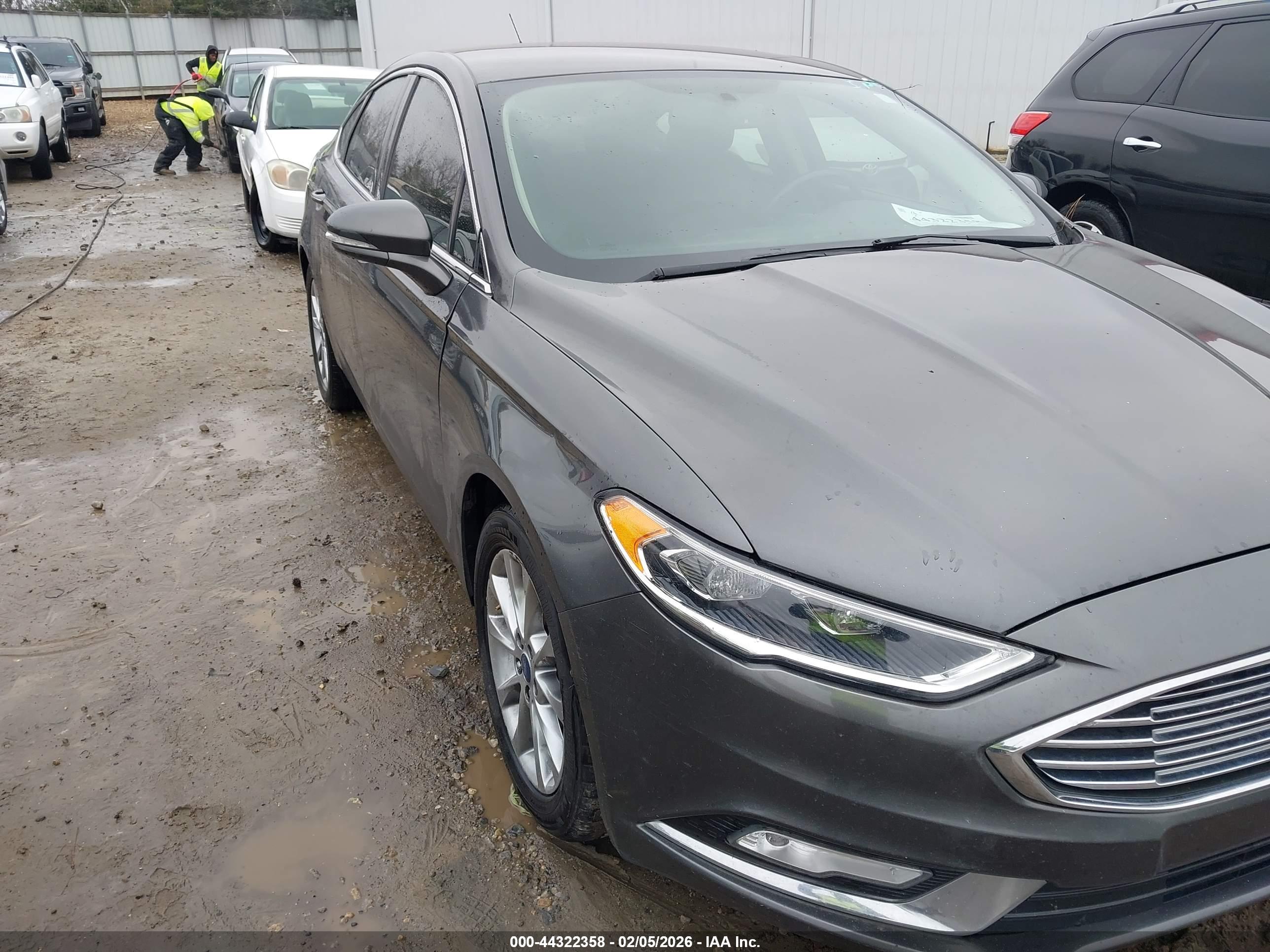 FORD FUSION image 6