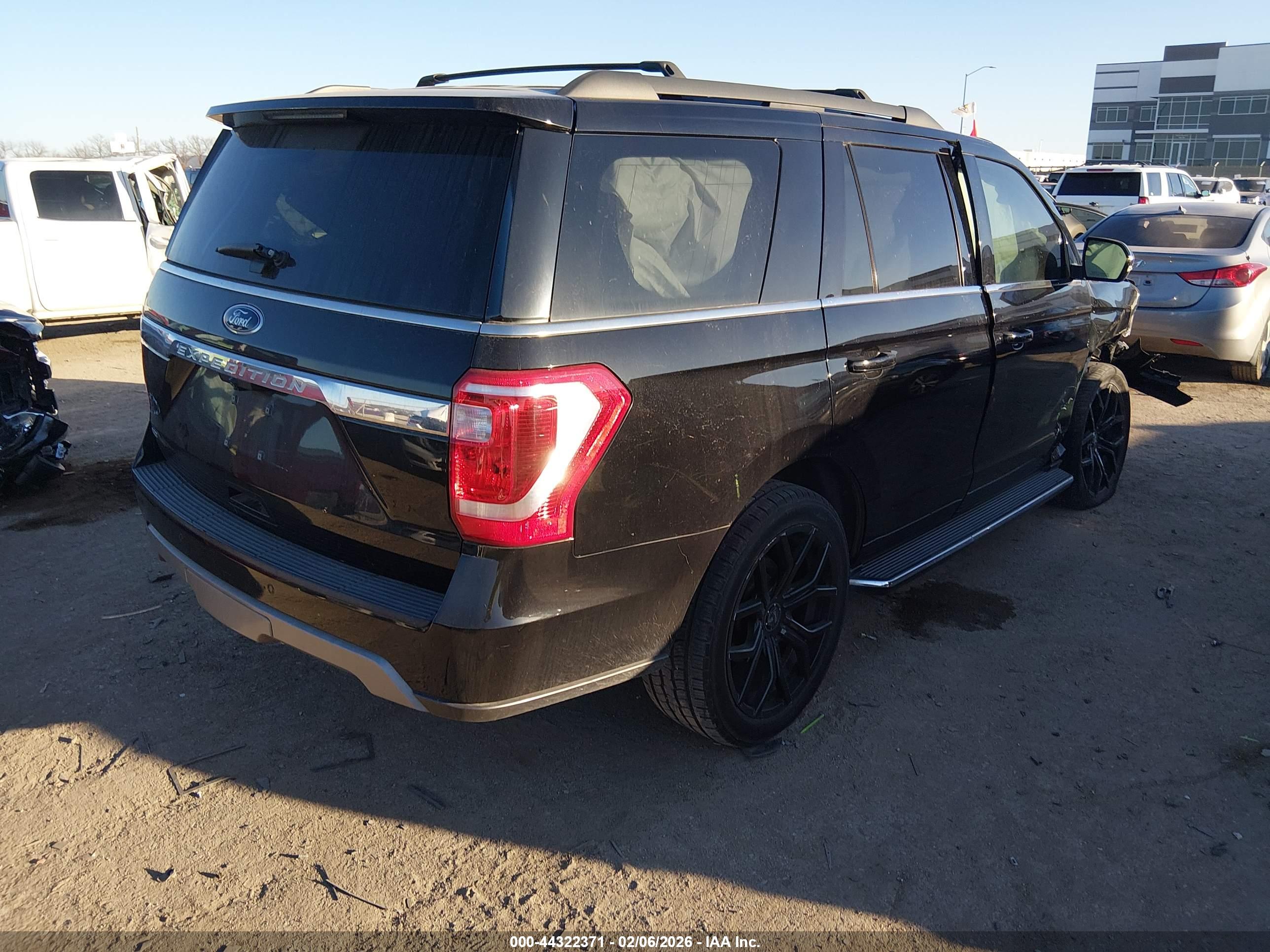 FORD EXPEDITION image 4