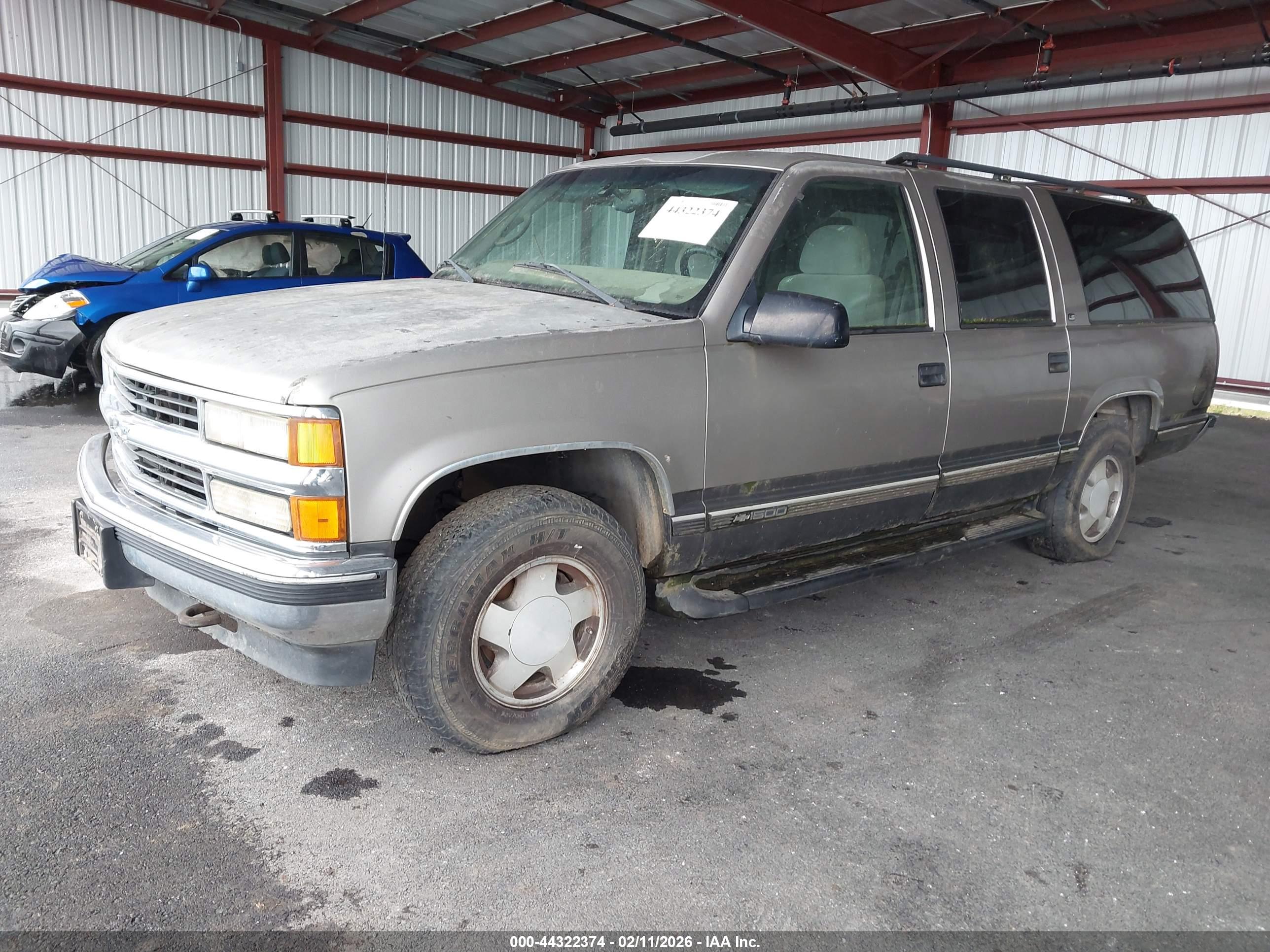 CHEVROLET SUBURBAN image 2