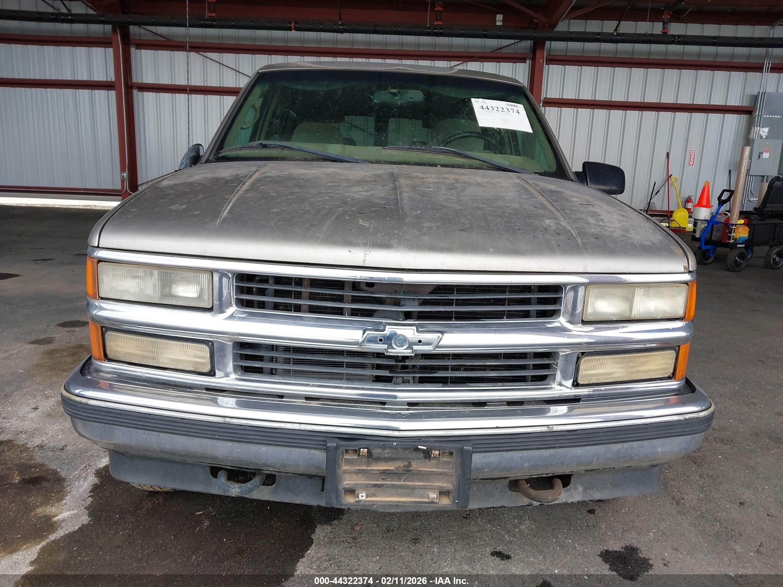 CHEVROLET SUBURBAN image 6