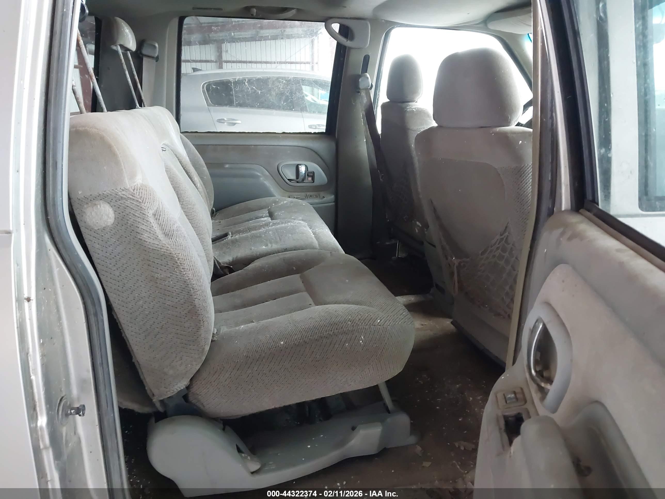 CHEVROLET SUBURBAN image 8