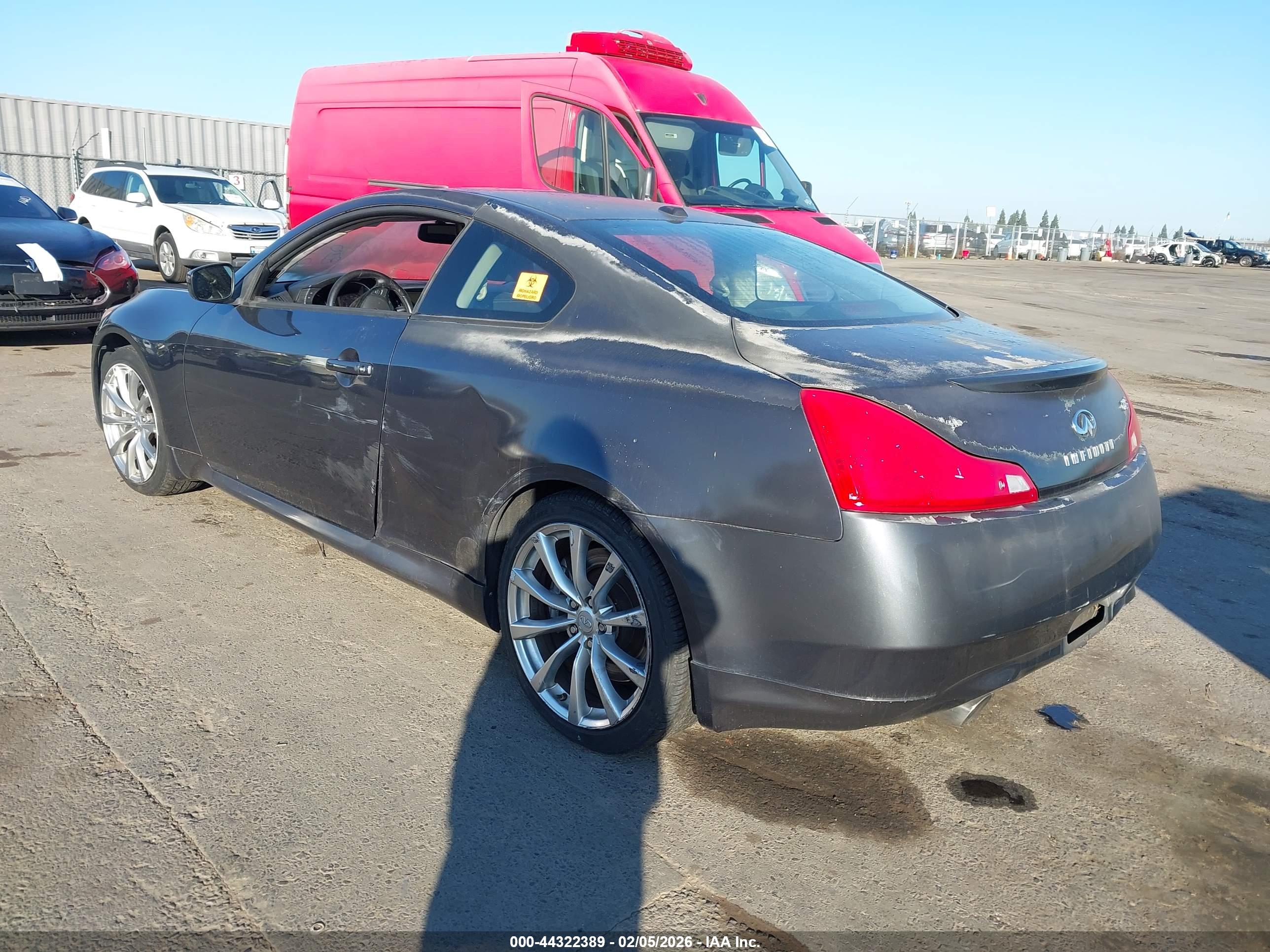 INFINITI G37 image 3
