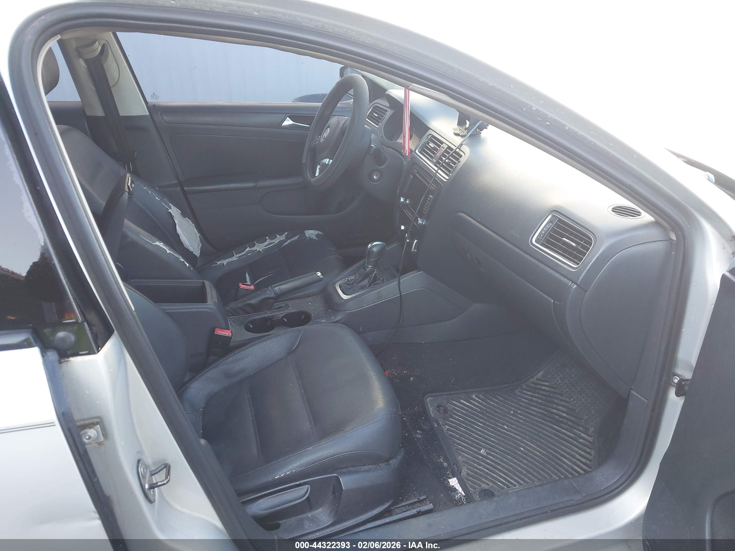 VOLKSWAGEN JETTA image 5