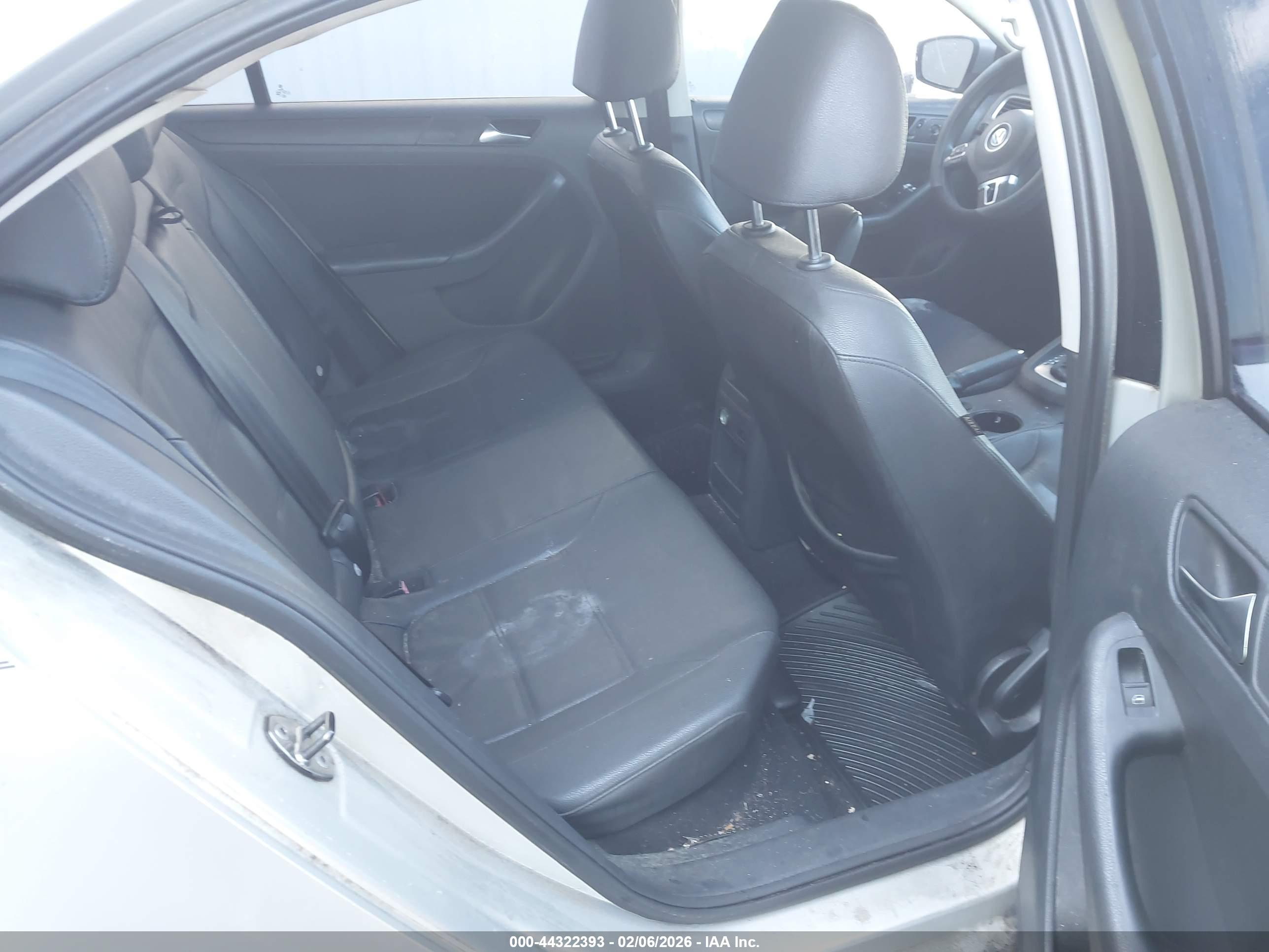 VOLKSWAGEN JETTA image 8