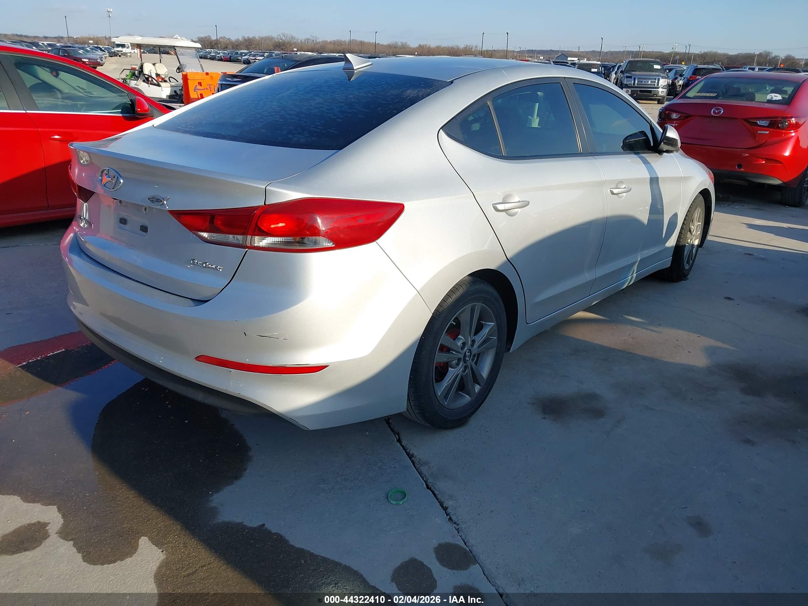 HYUNDAI ELANTRA image 4
