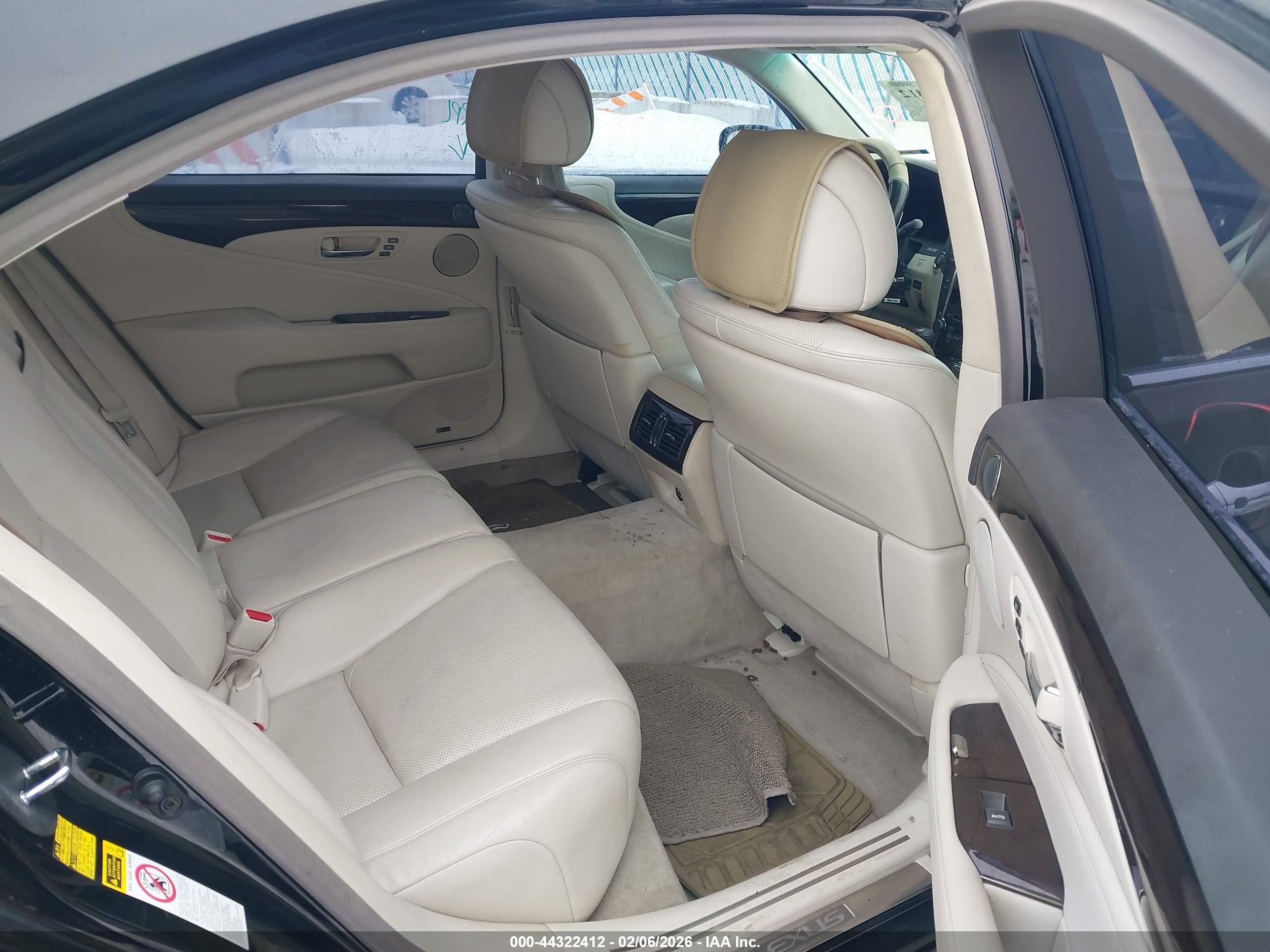 LEXUS LS image 8