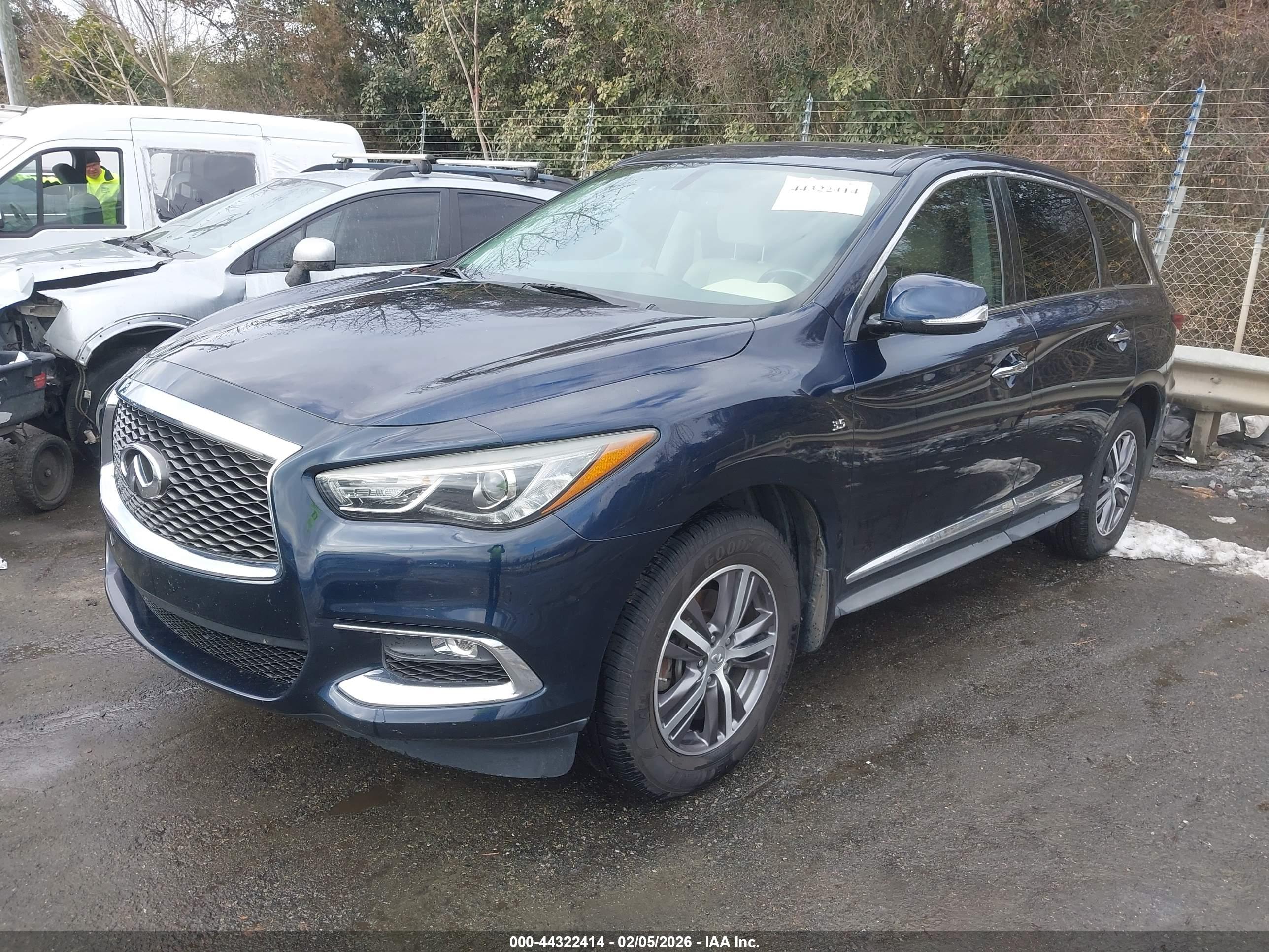 INFINITI QX60 image 2