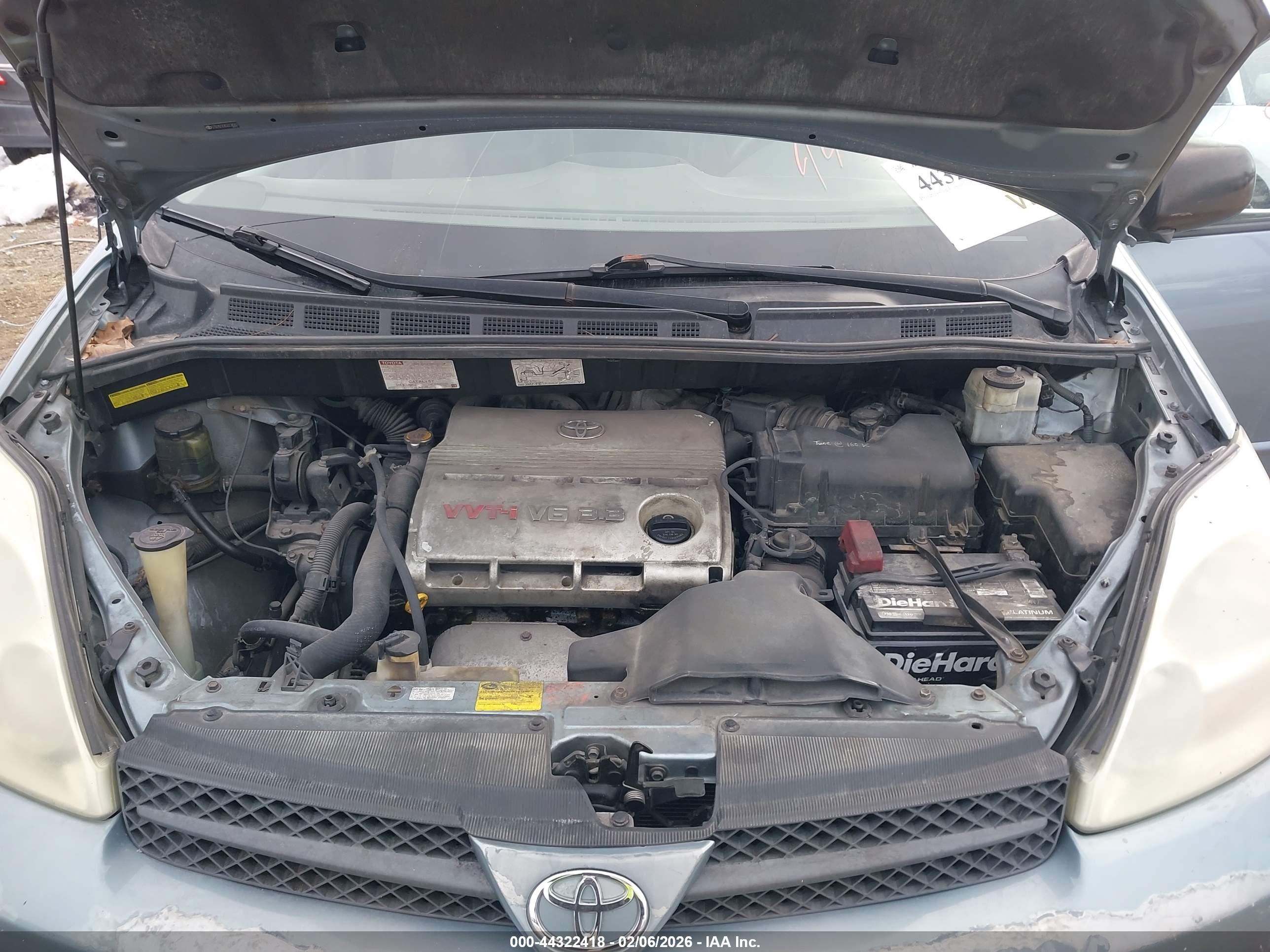 TOYOTA SIENNA image 10