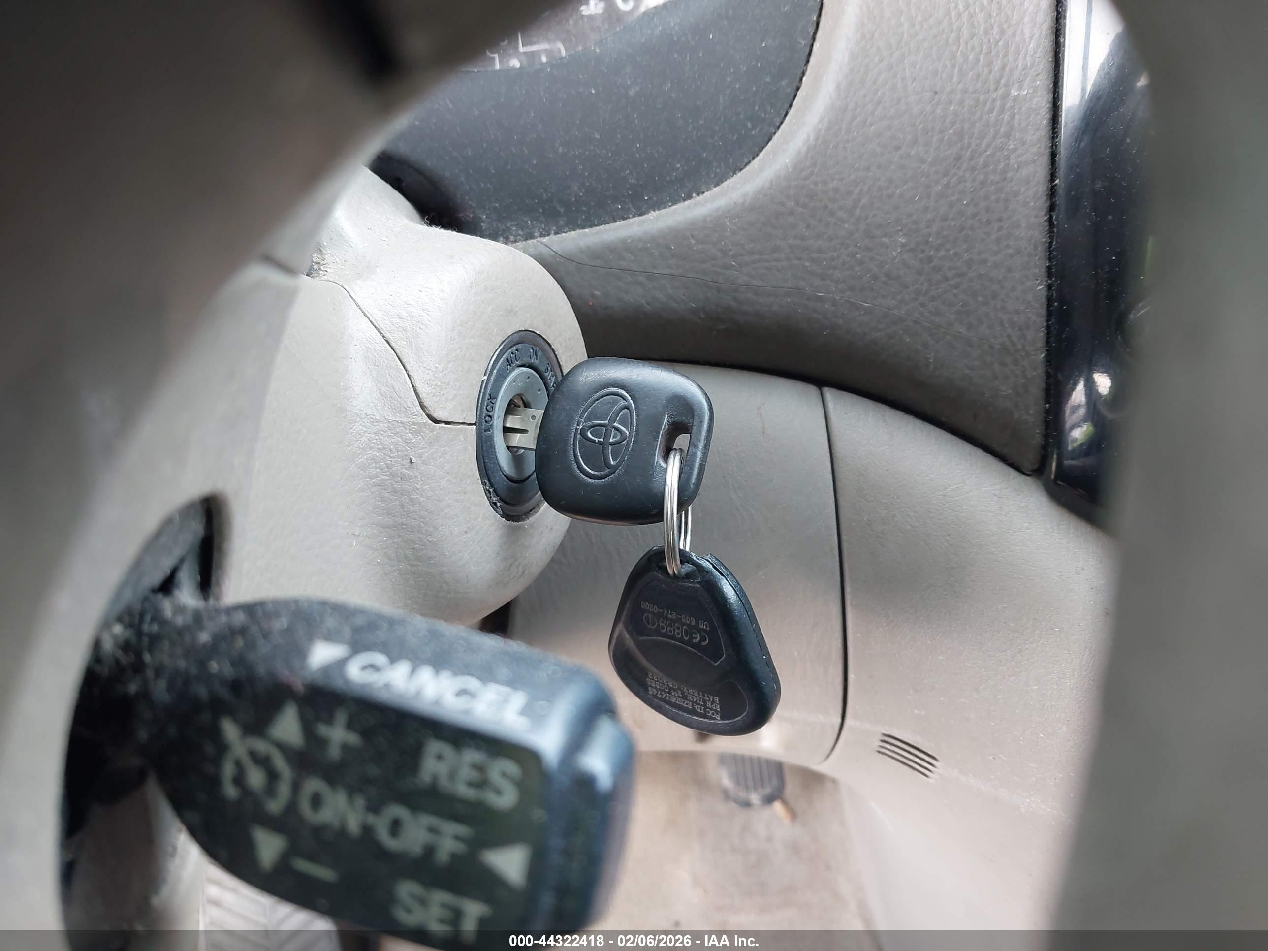 TOYOTA SIENNA image 11
