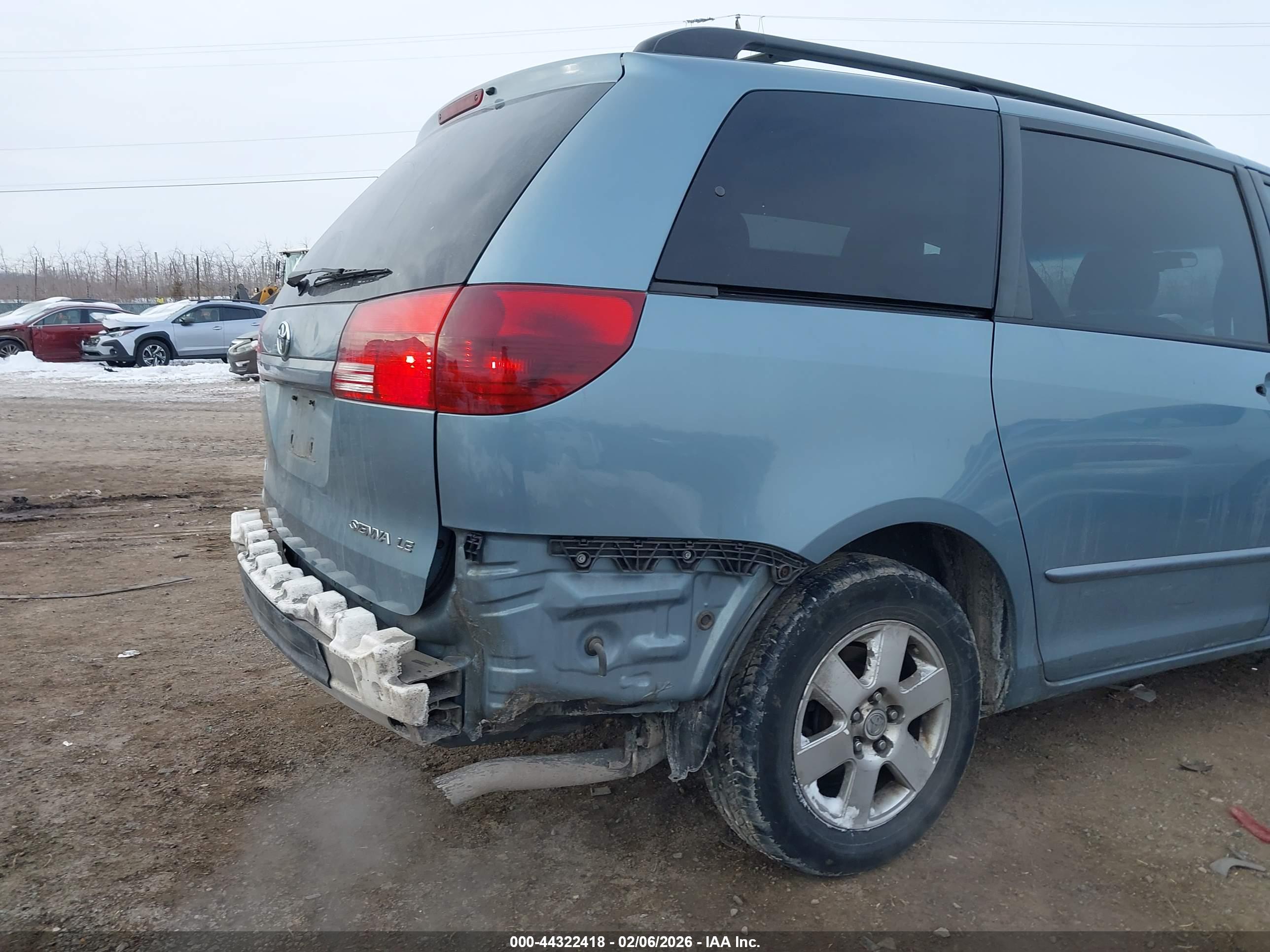 TOYOTA SIENNA image 6