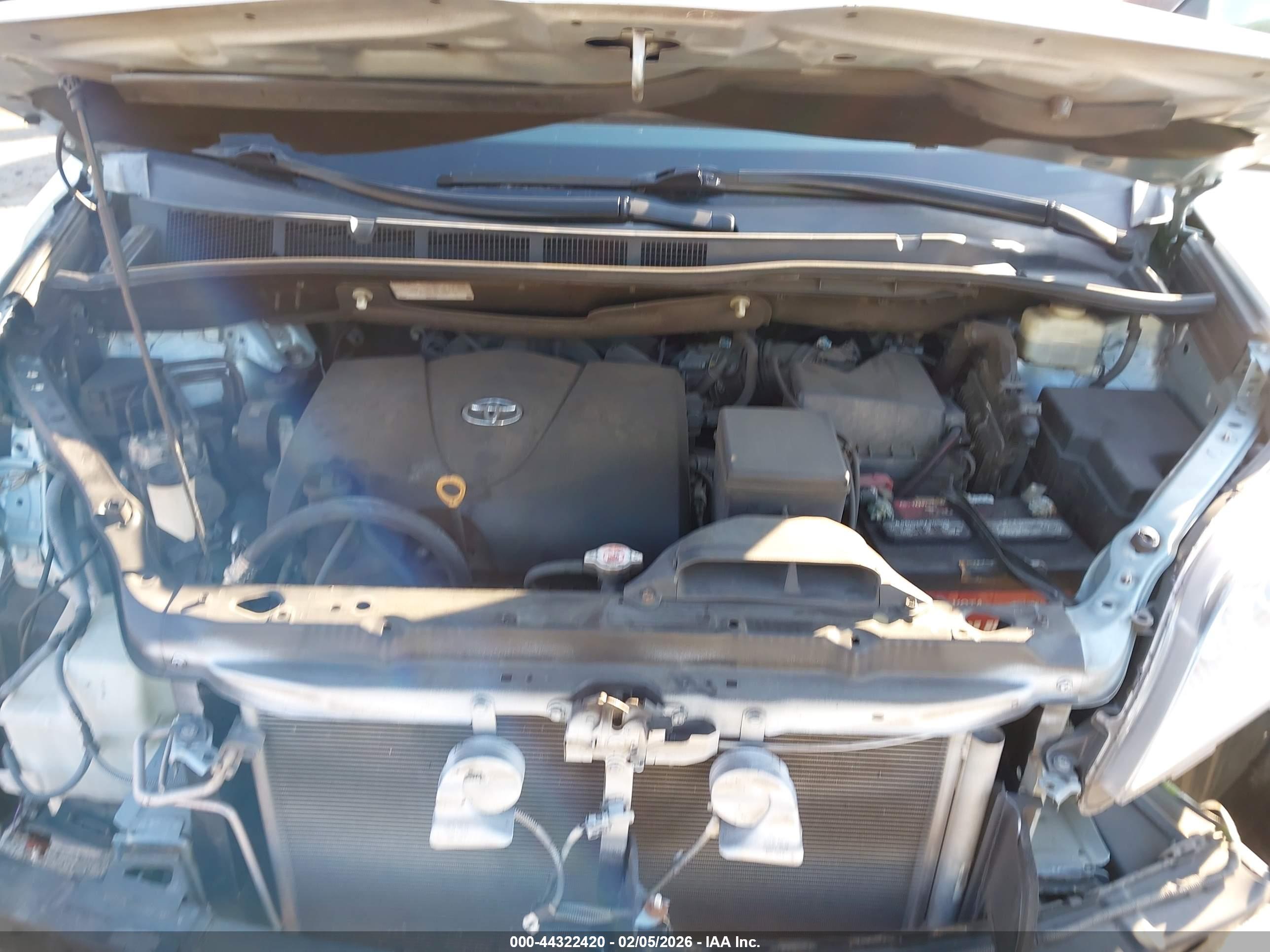 TOYOTA SIENNA image 10
