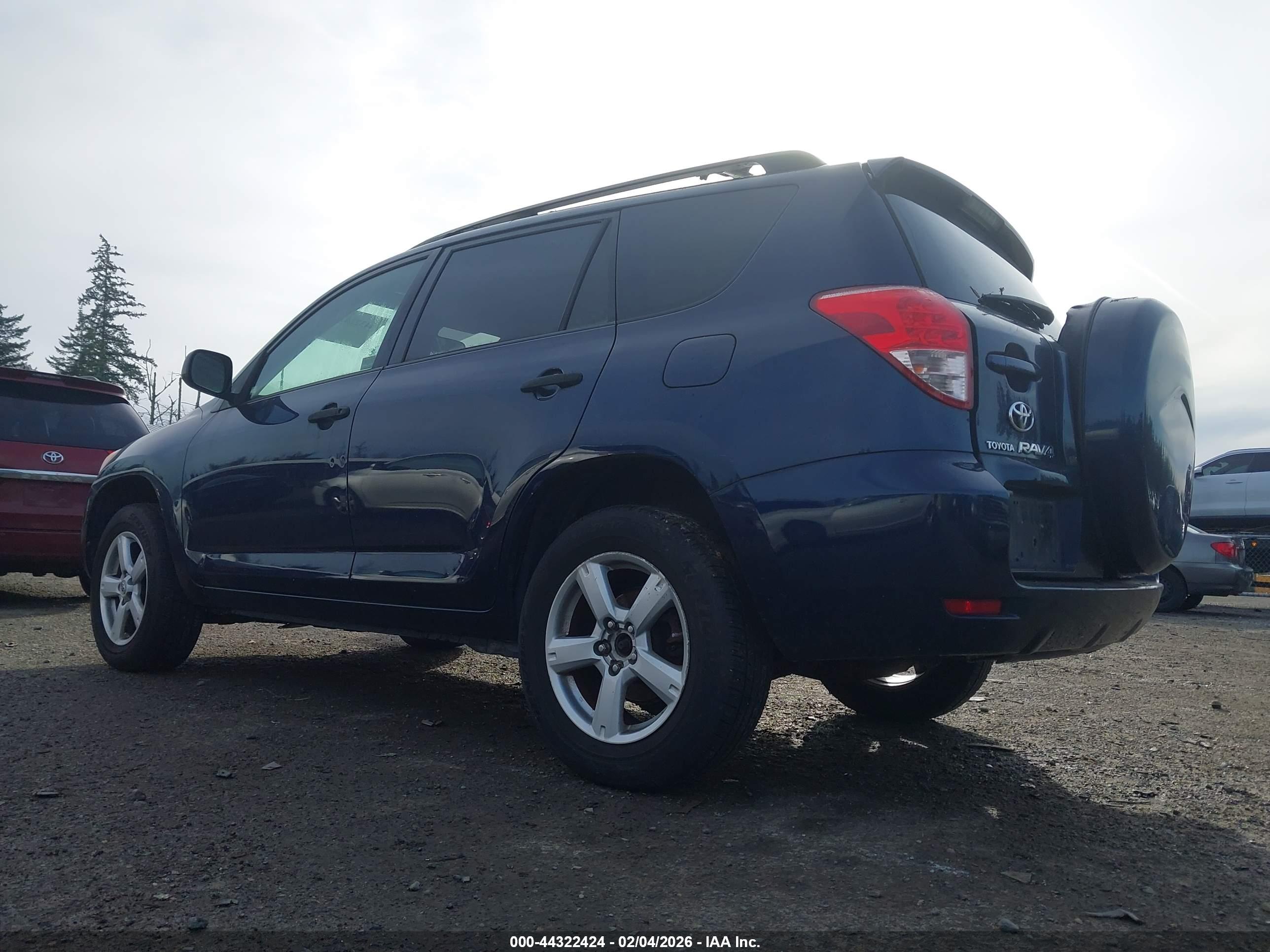TOYOTA RAV4 image 3