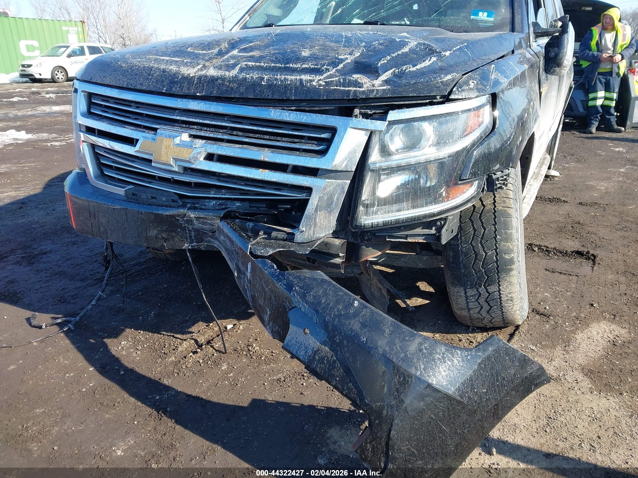 CHEVROLET SUBURBAN image 6