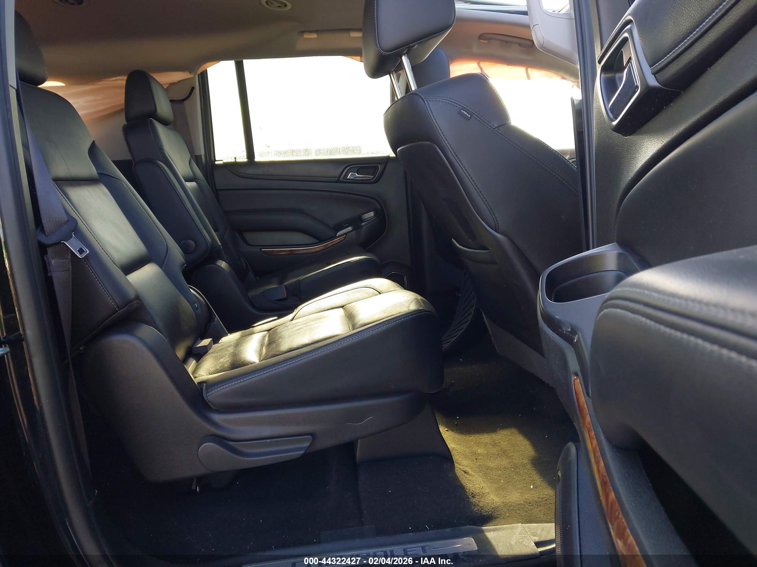 CHEVROLET SUBURBAN image 8