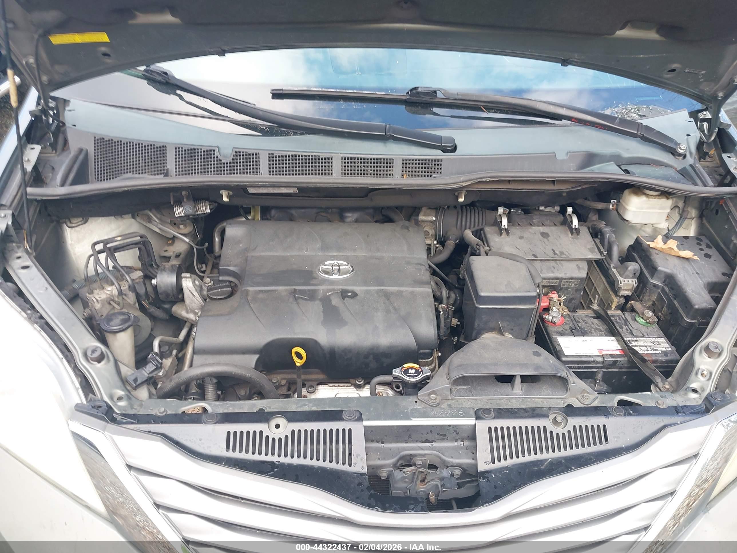 TOYOTA SIENNA image 10