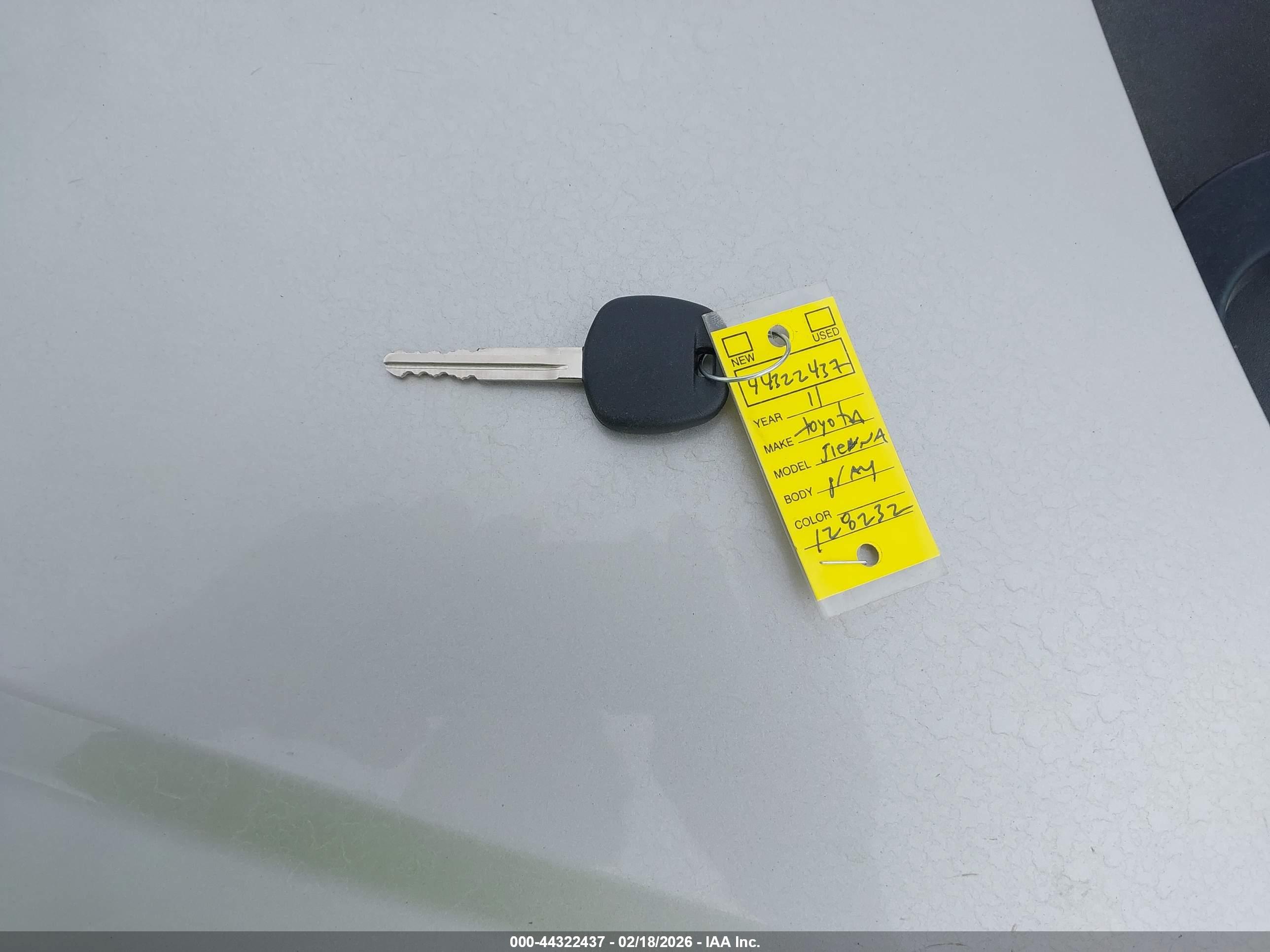 TOYOTA SIENNA image 11