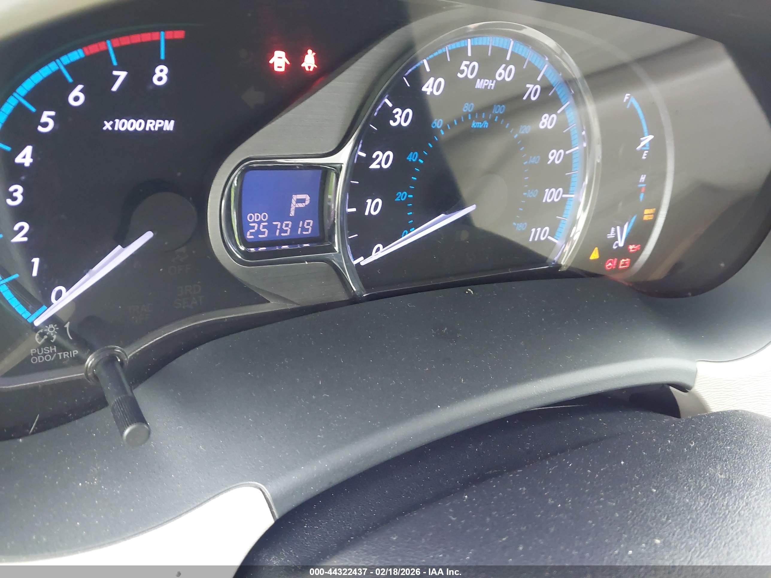 TOYOTA SIENNA image 7