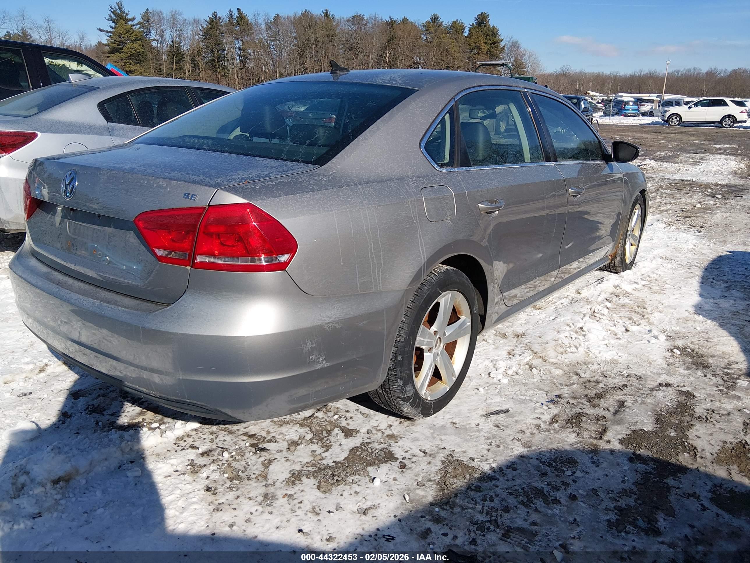 VOLKSWAGEN PASSAT image 4