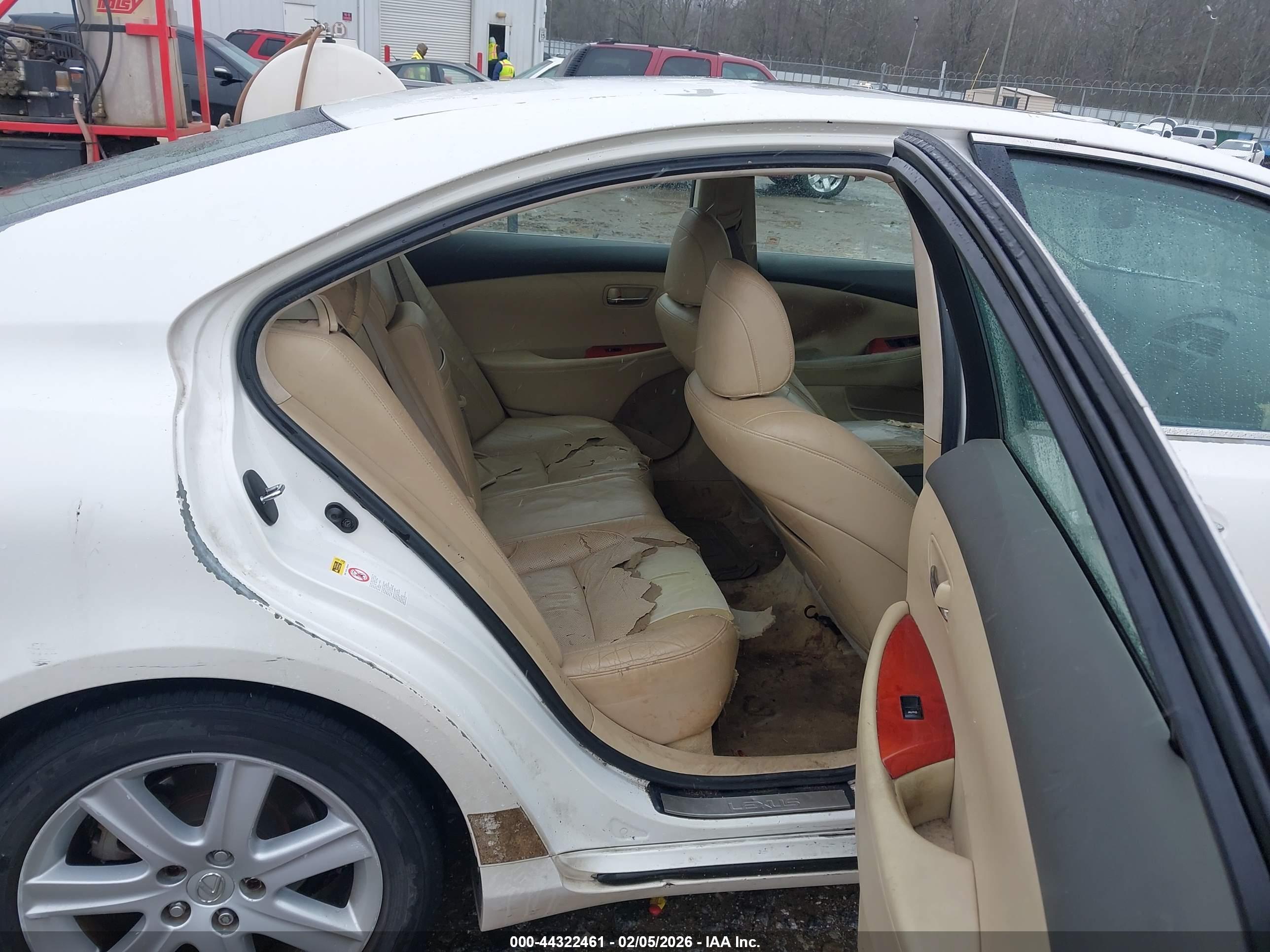 LEXUS ES image 8