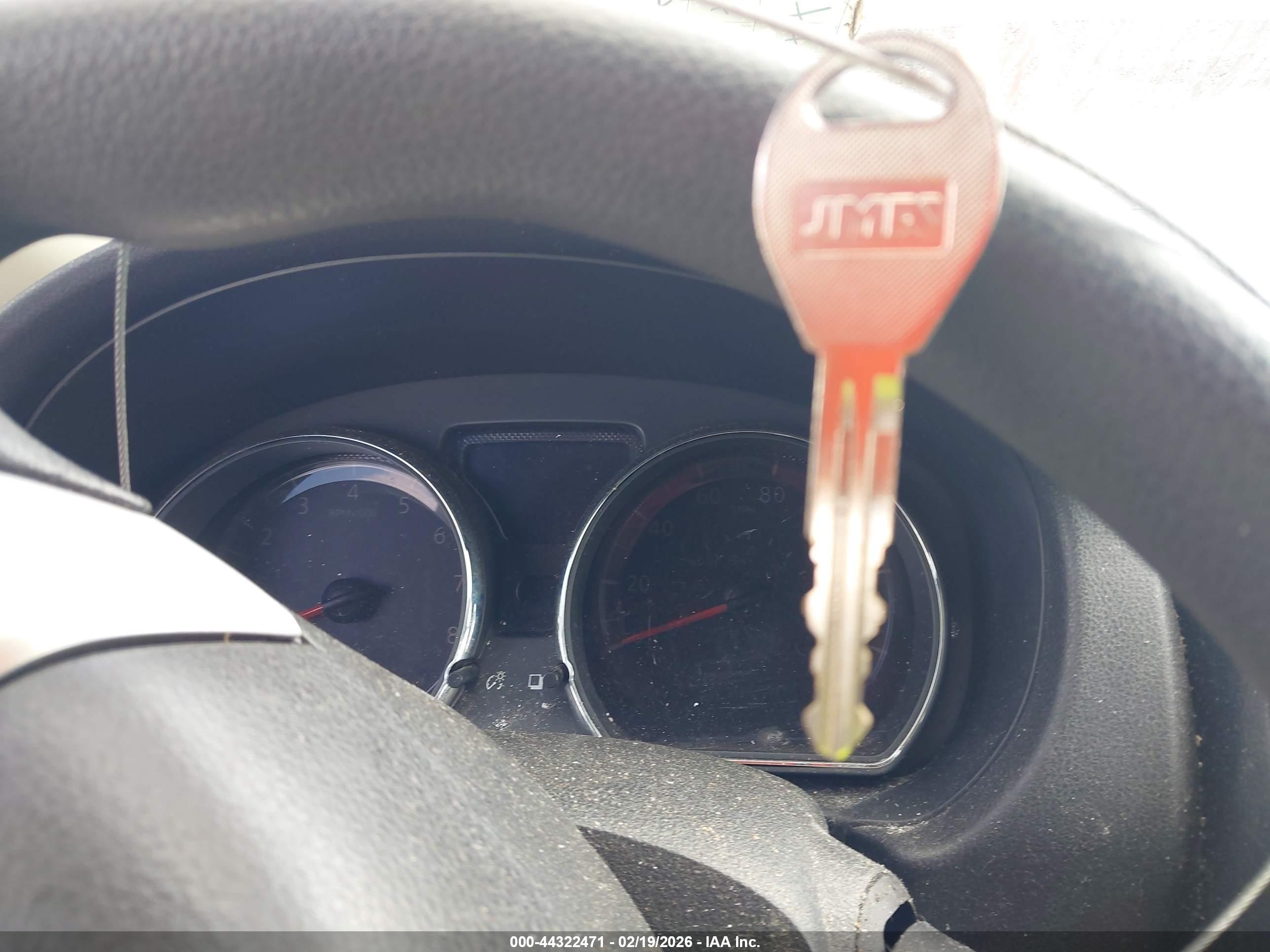 NISSAN VERSA image 11