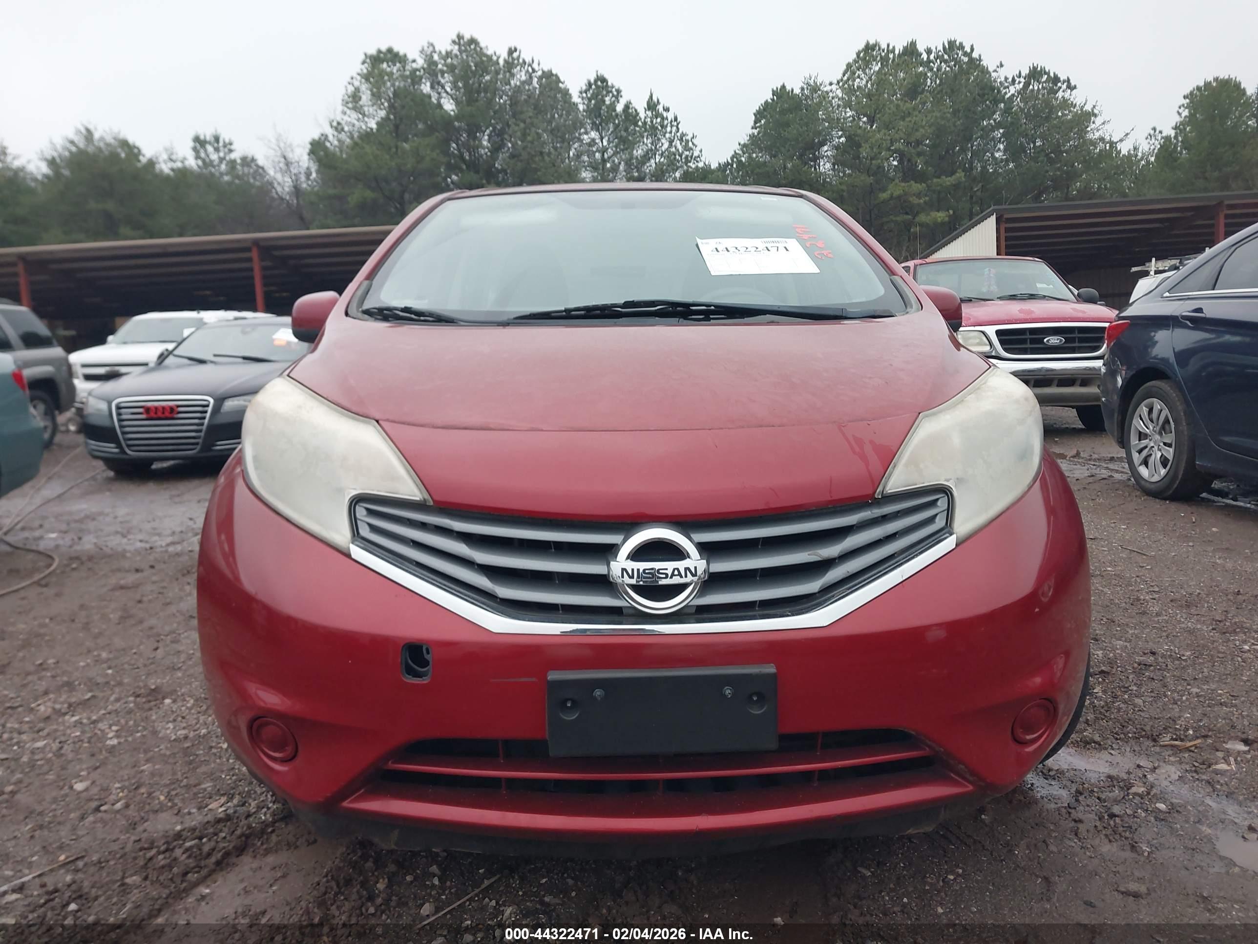 NISSAN VERSA image 6