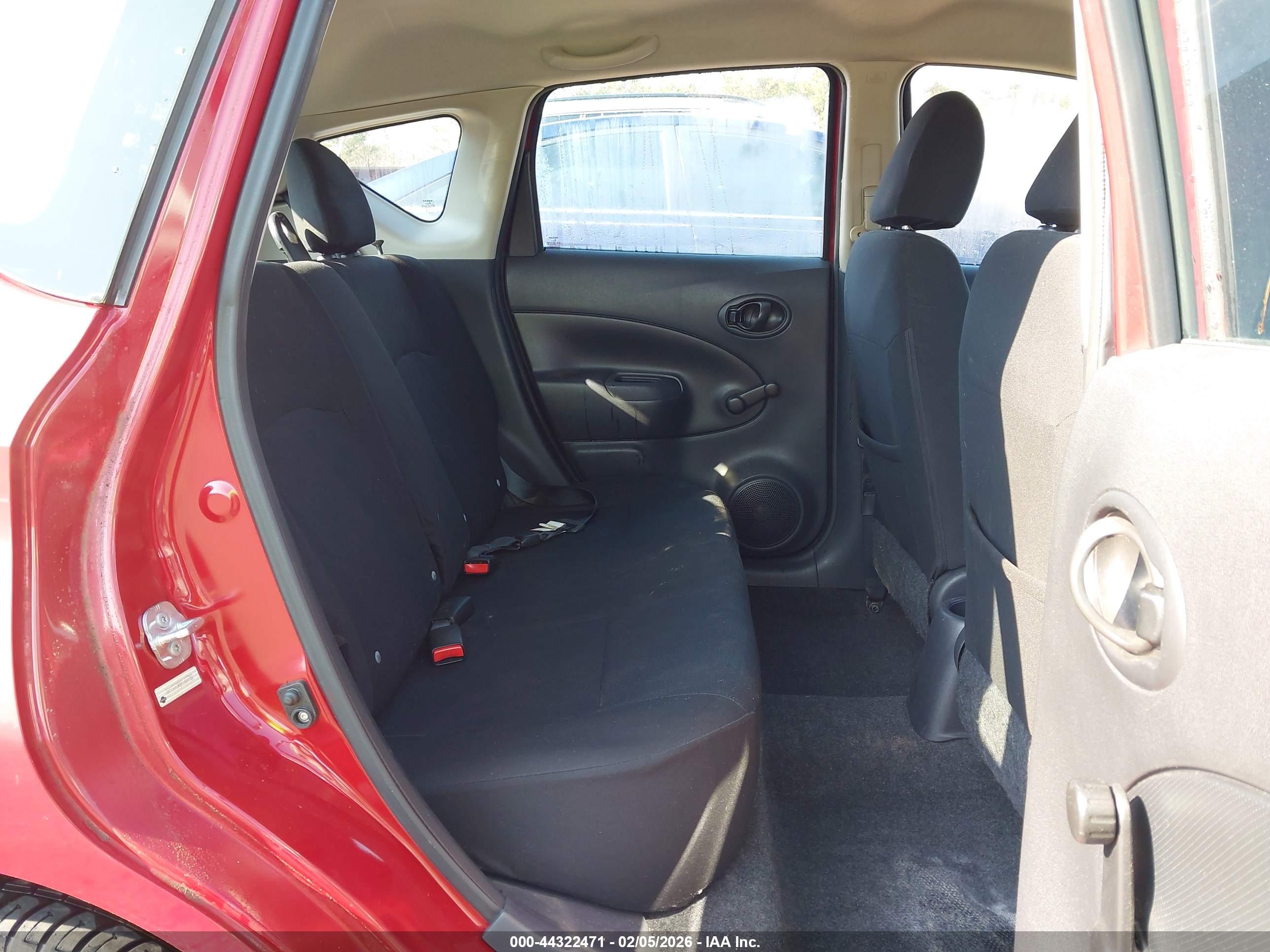 NISSAN VERSA image 8