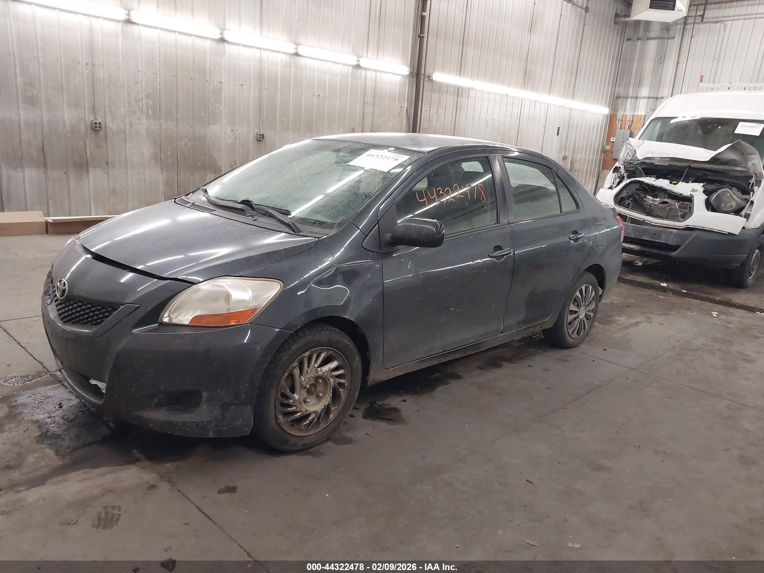 TOYOTA YARIS image 2