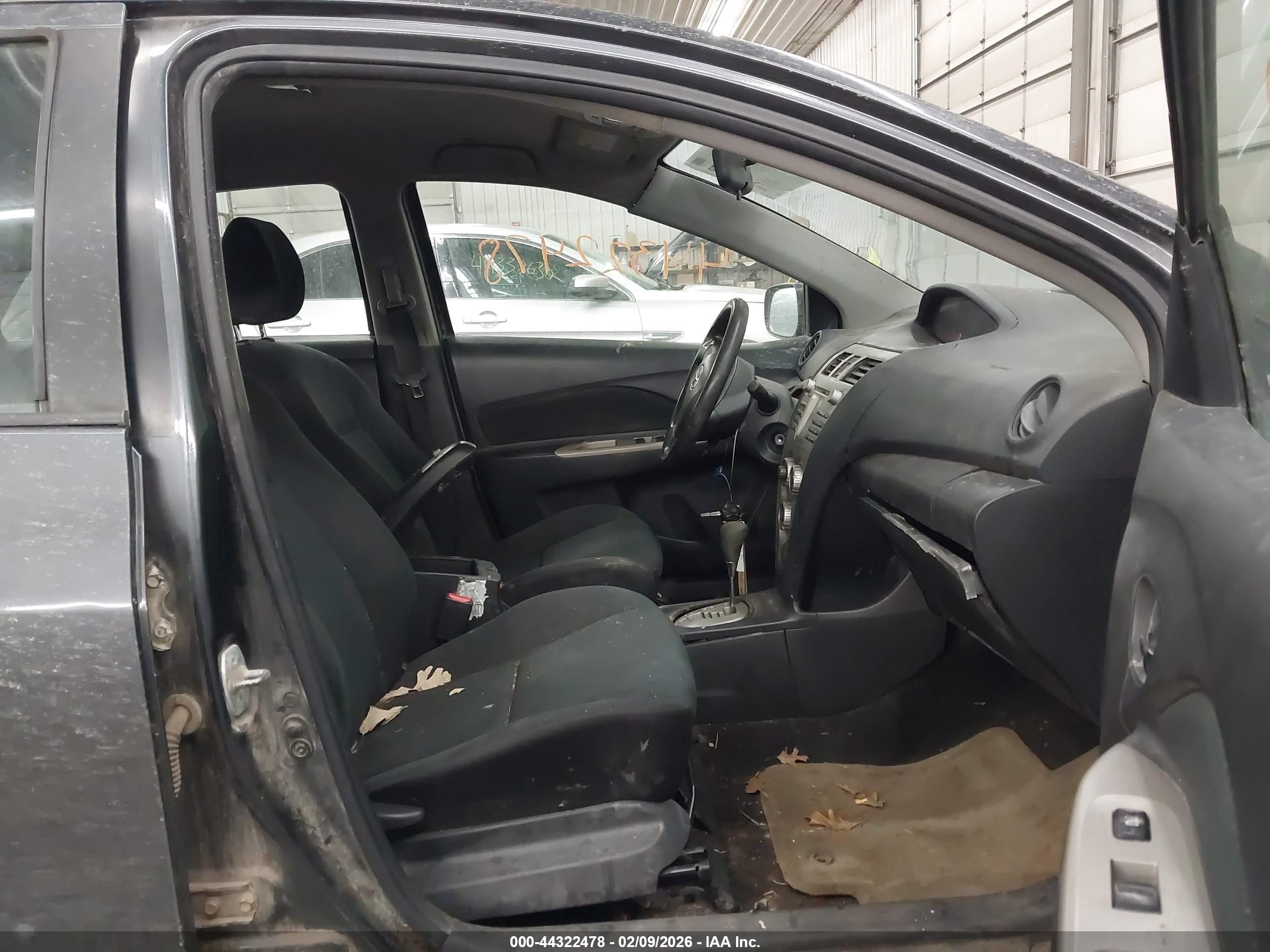 TOYOTA YARIS image 5